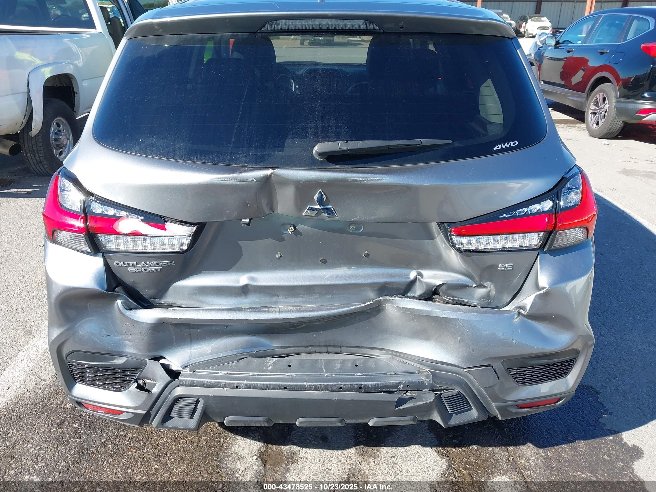 MITSUBISHI OUTLANDER image 6