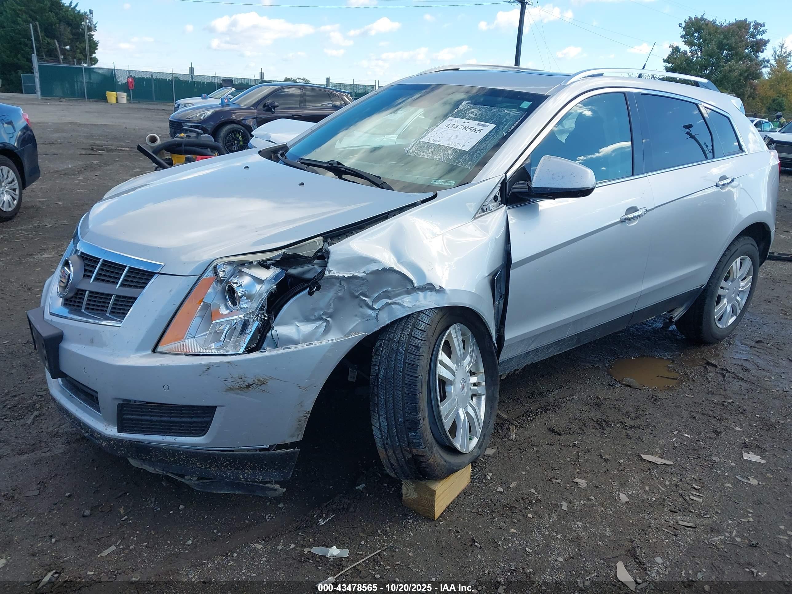 CADILLAC SRX image 2