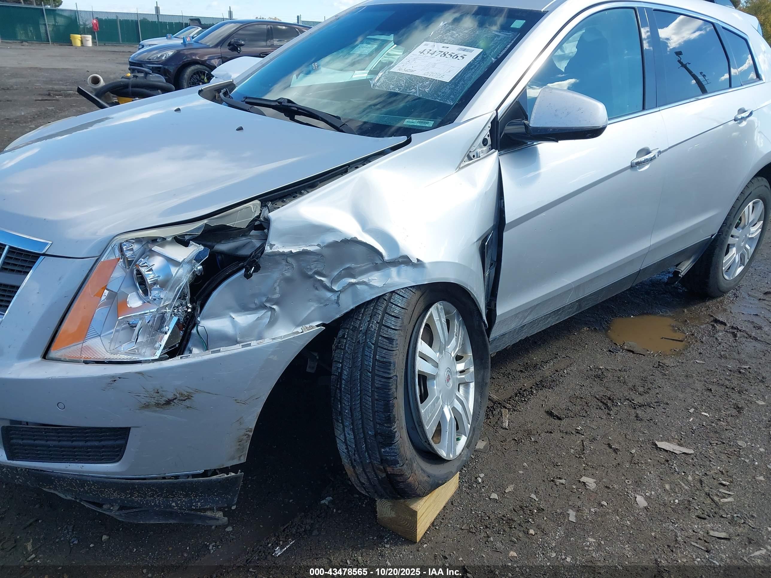 CADILLAC SRX image 6