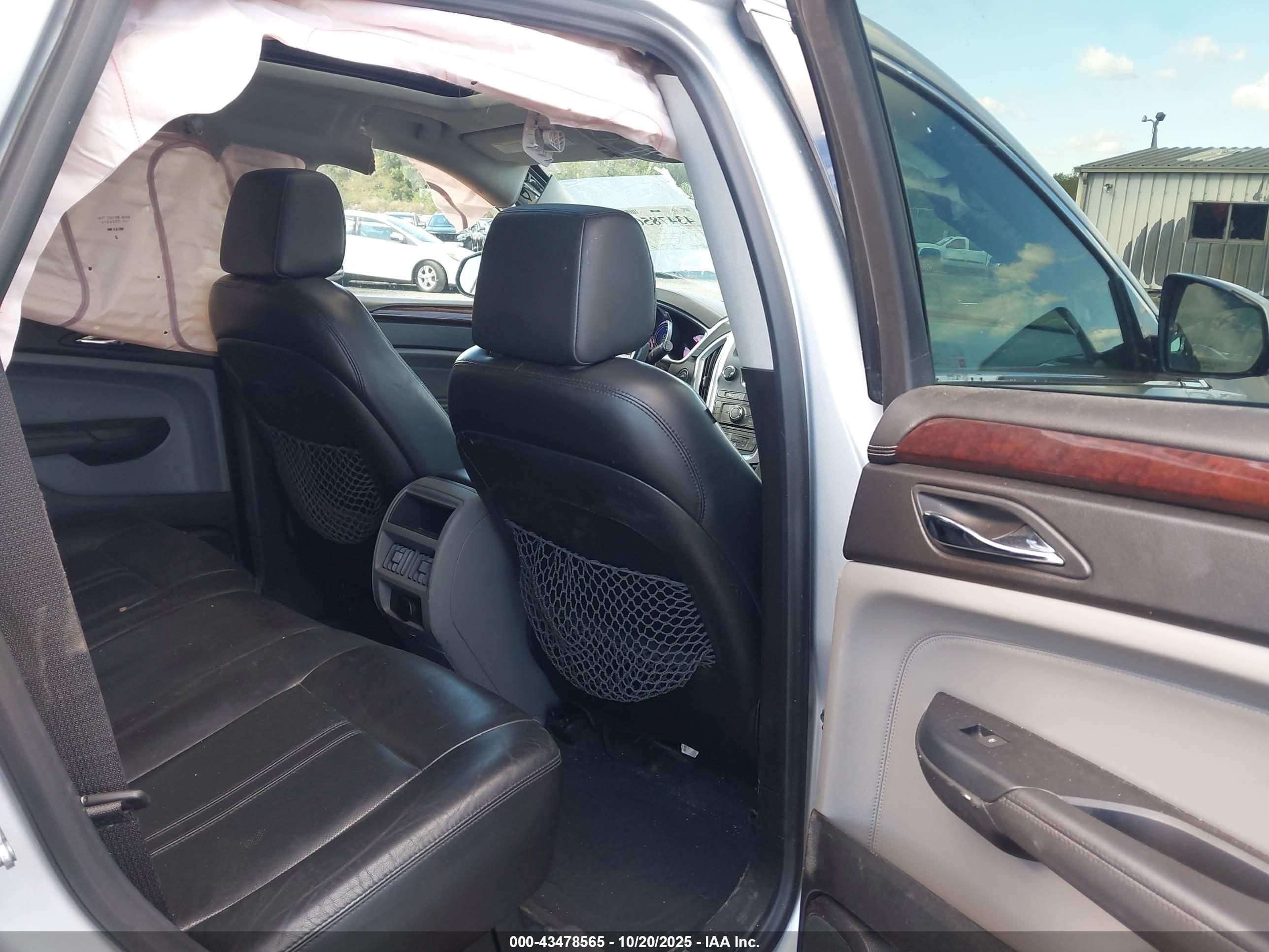 CADILLAC SRX image 8