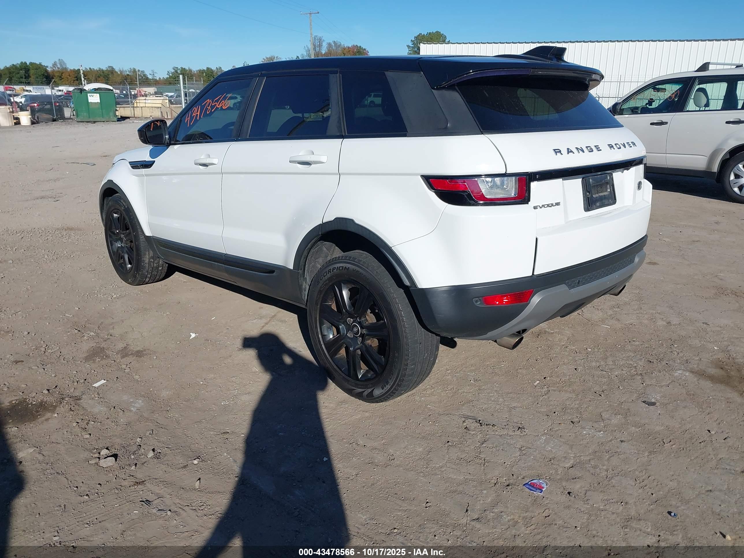 LAND ROVER image 3