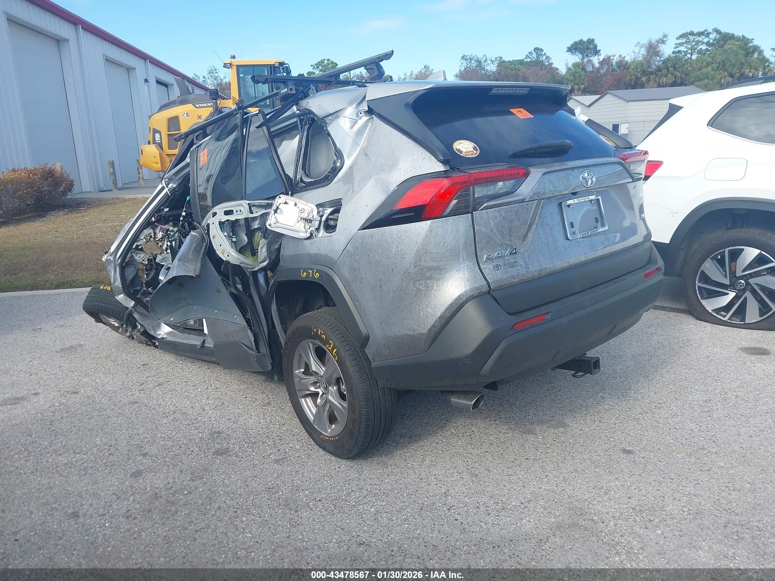 TOYOTA RAV4 image 3
