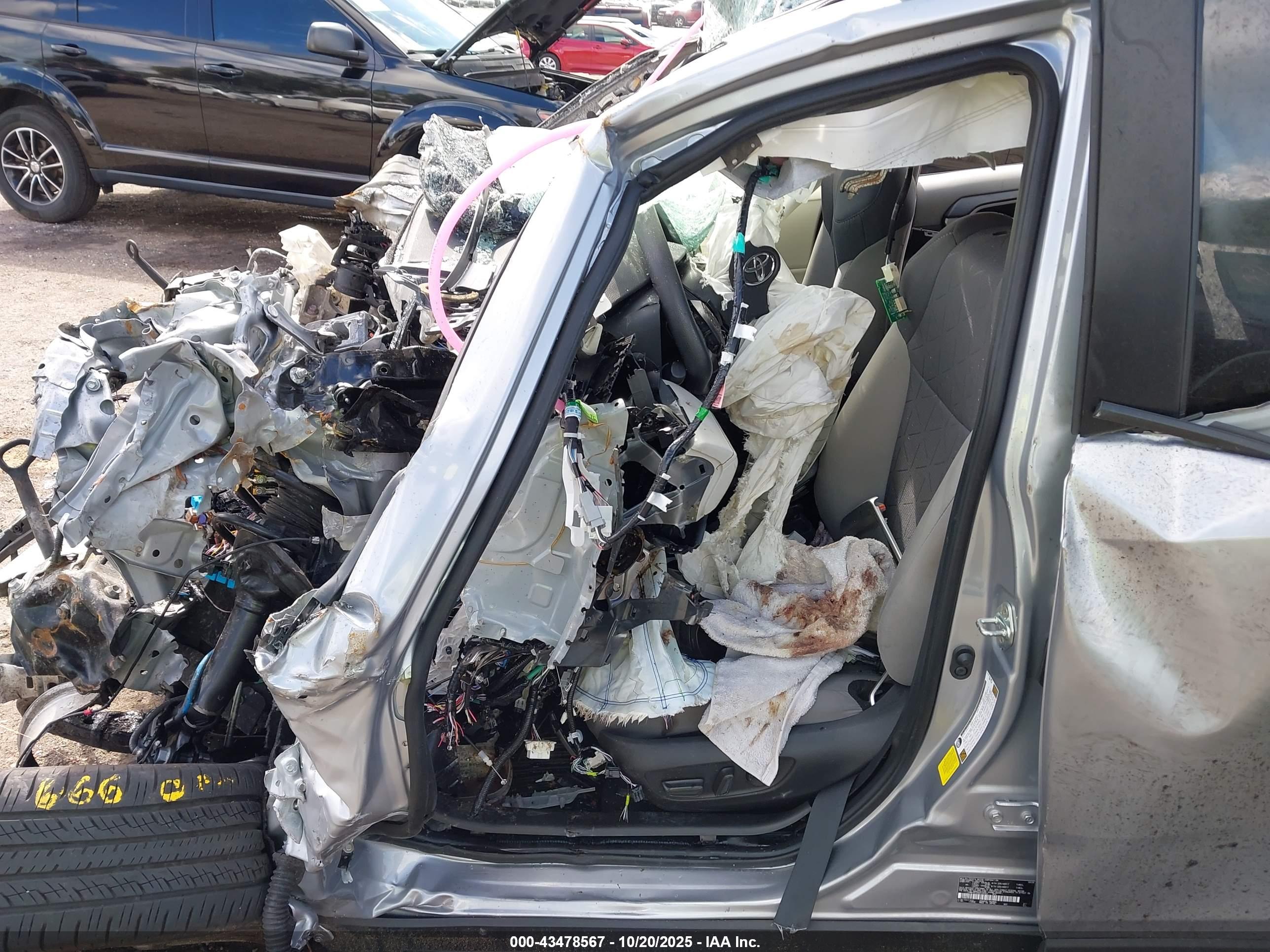 TOYOTA RAV4 image 5