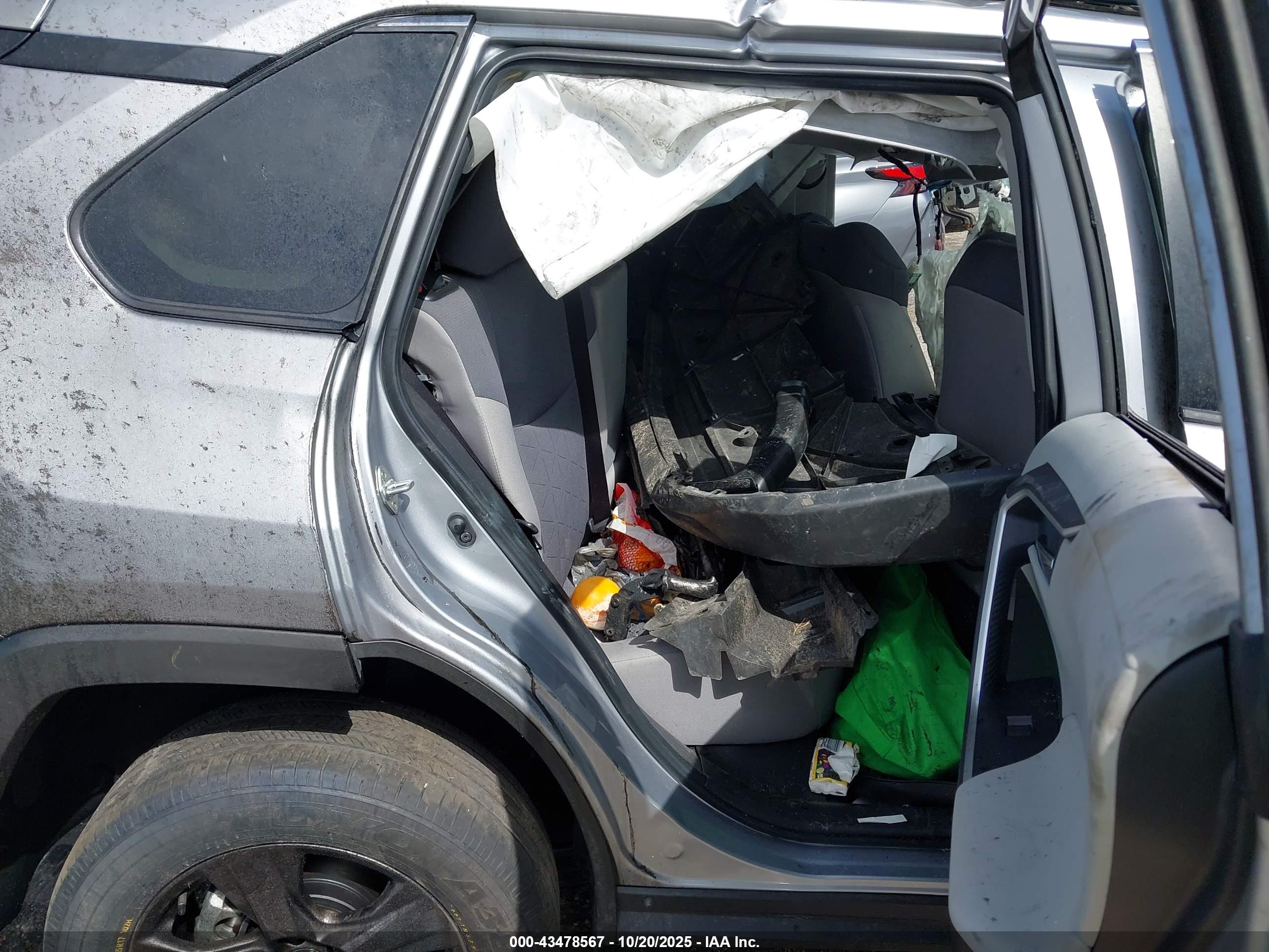 TOYOTA RAV4 image 8