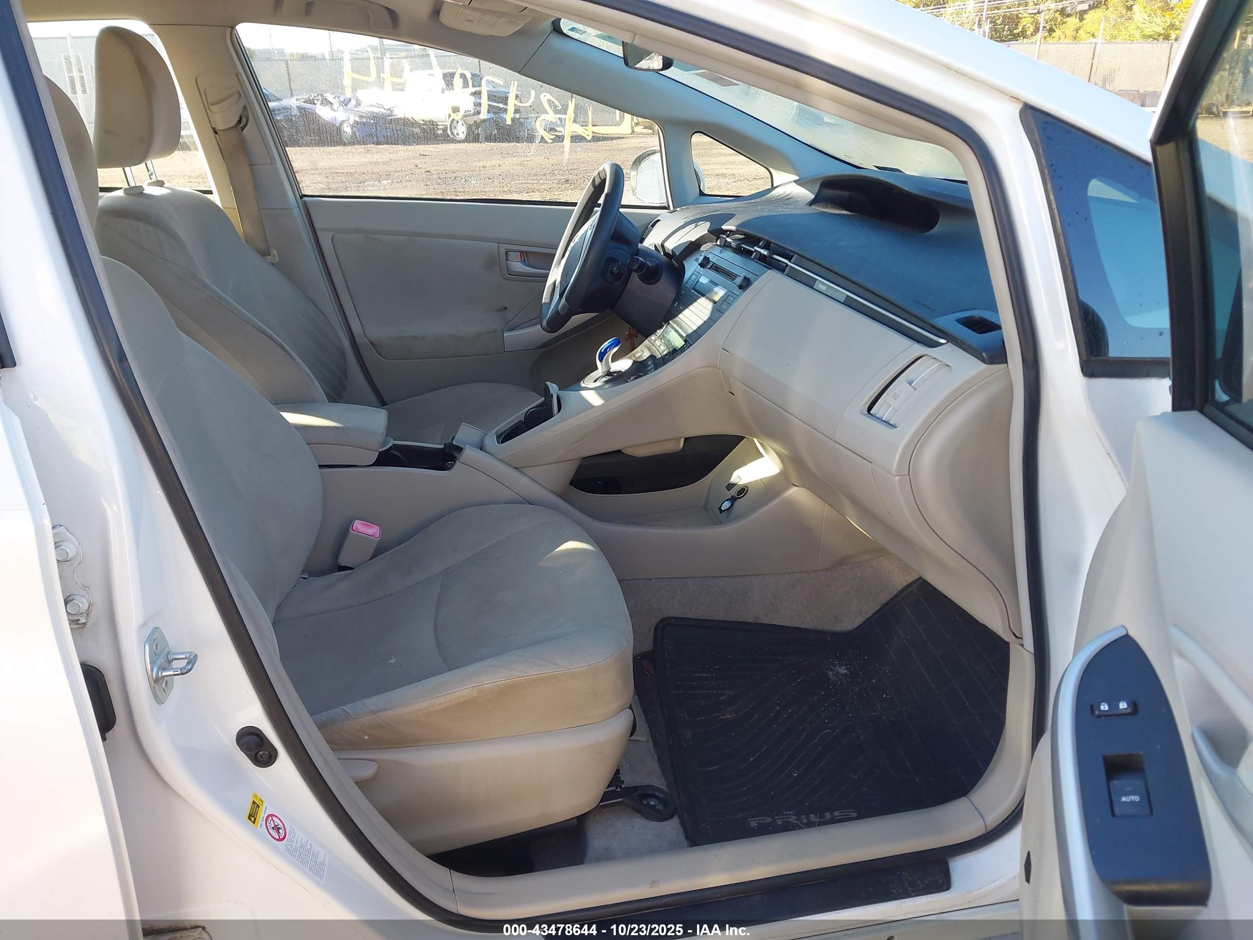 TOYOTA PRIUS image 5