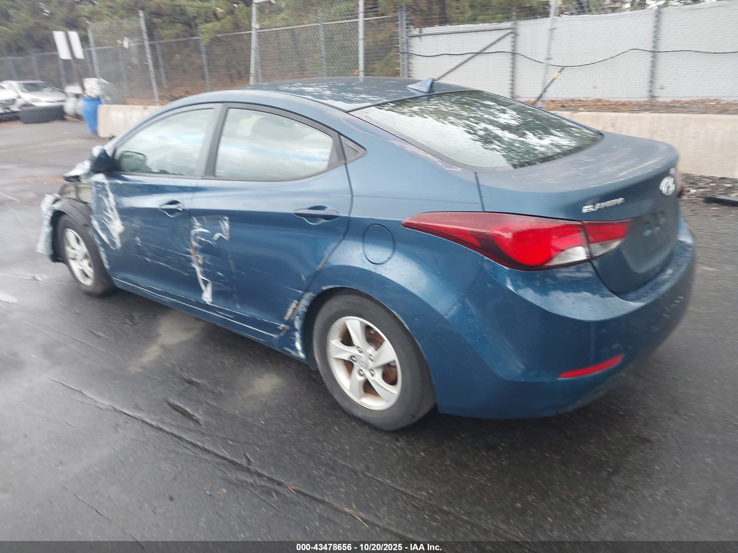 HYUNDAI ELANTRA image 3