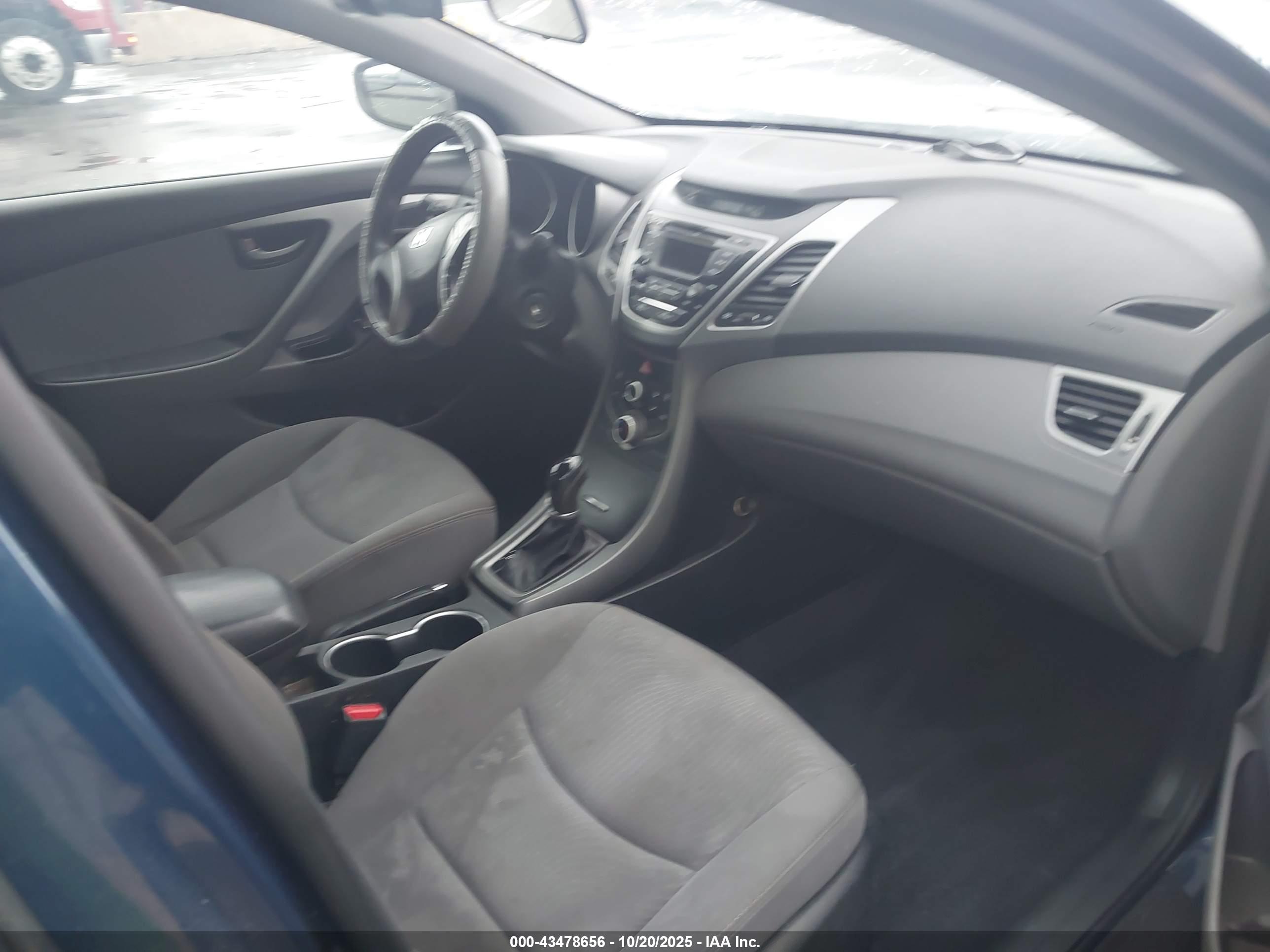 HYUNDAI ELANTRA image 5