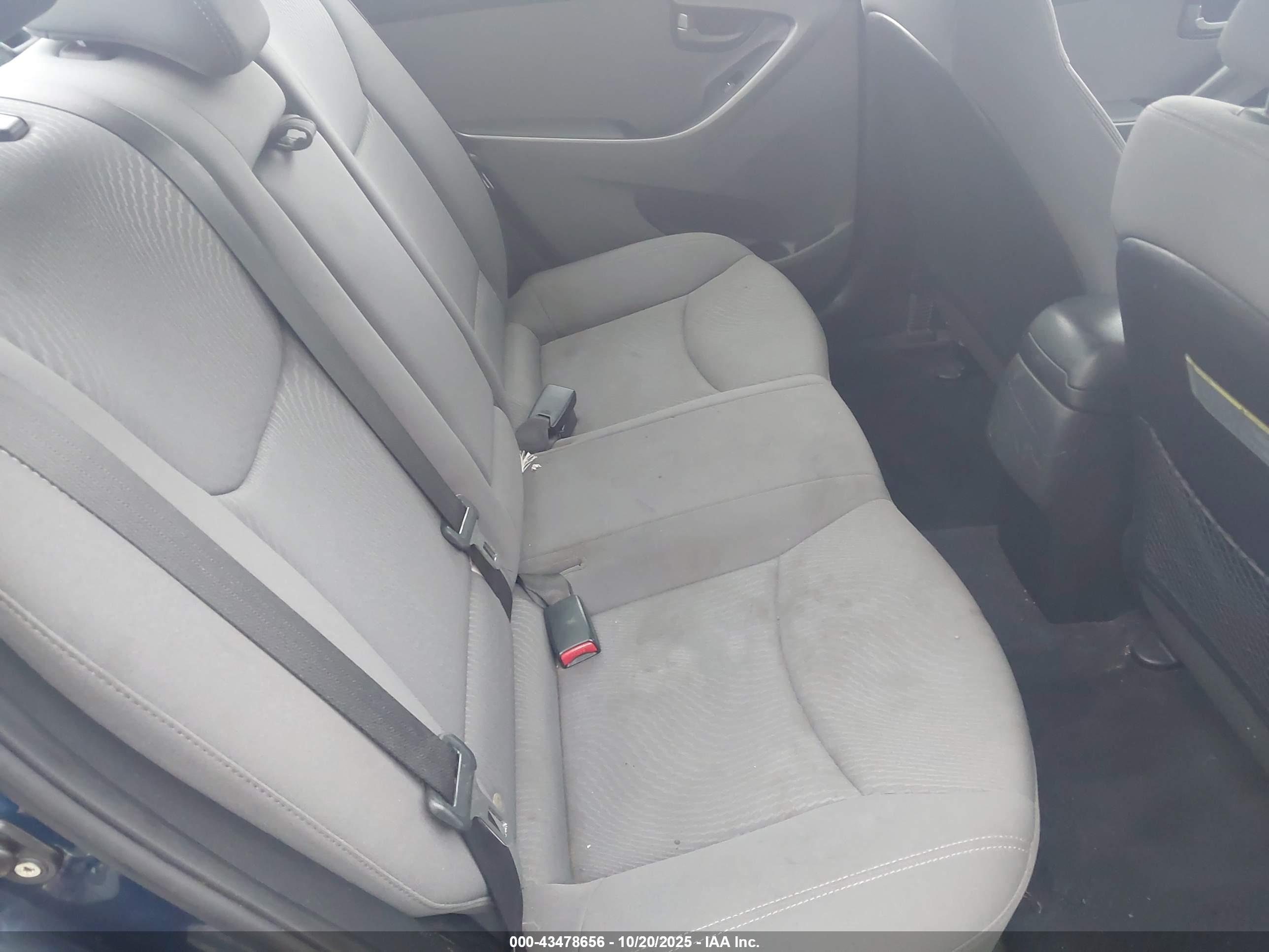 HYUNDAI ELANTRA image 8