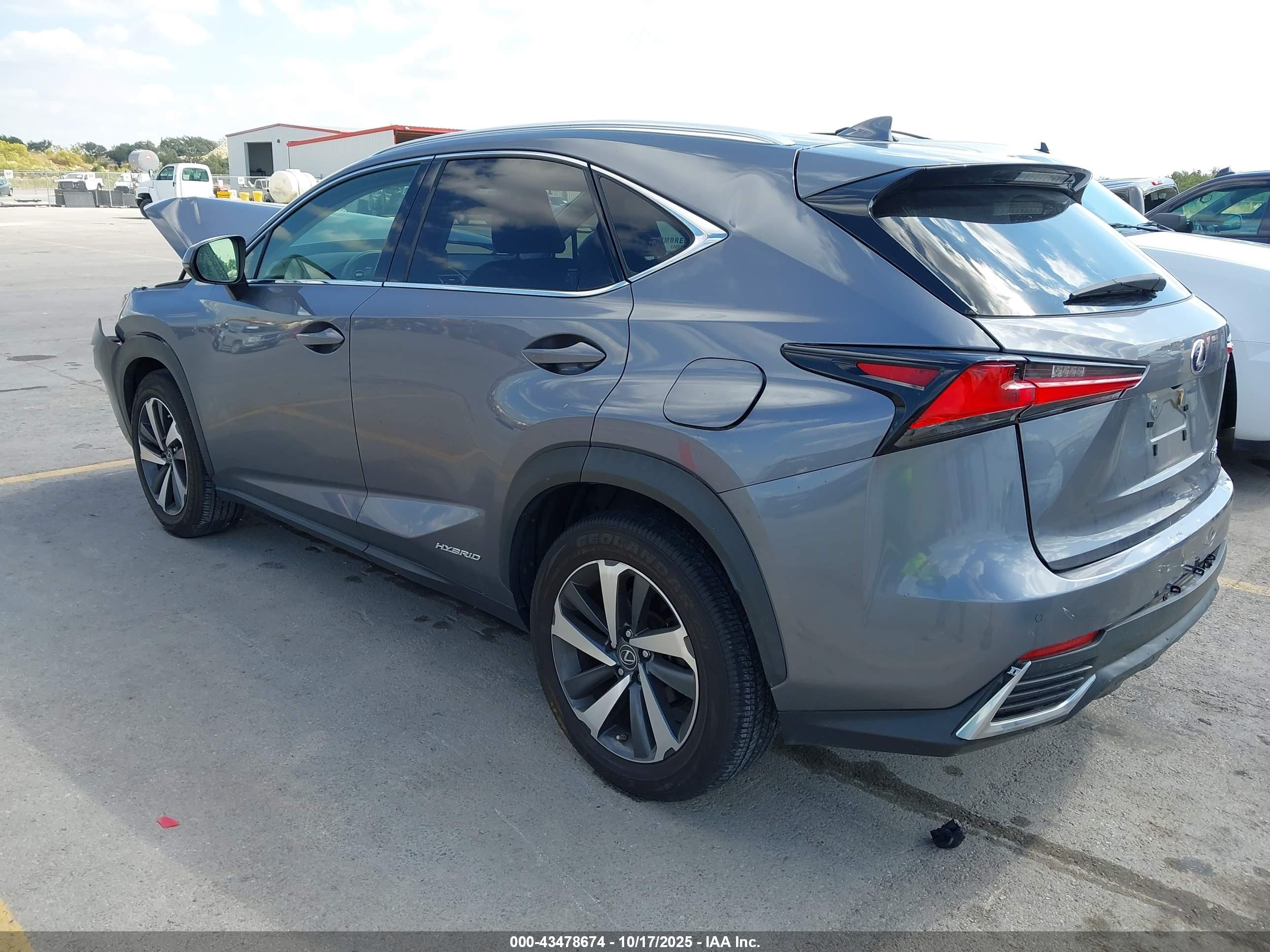 LEXUS NX image 3