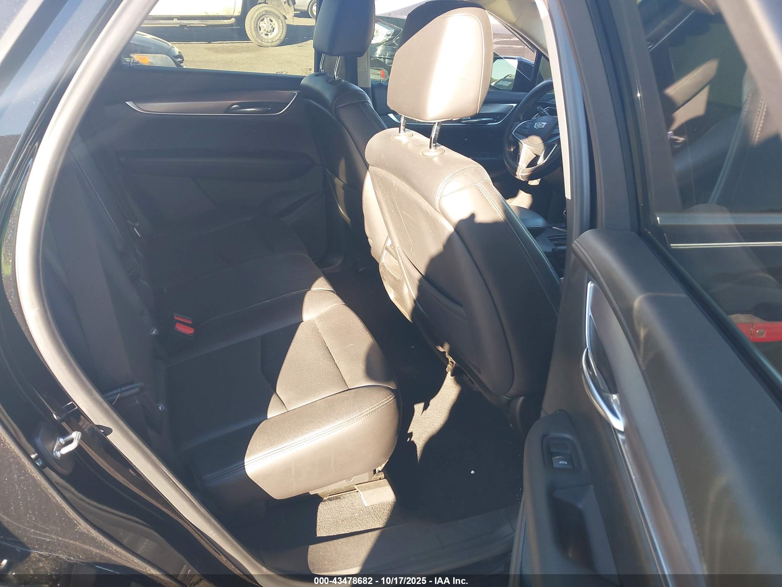 CADILLAC XT5 image 8
