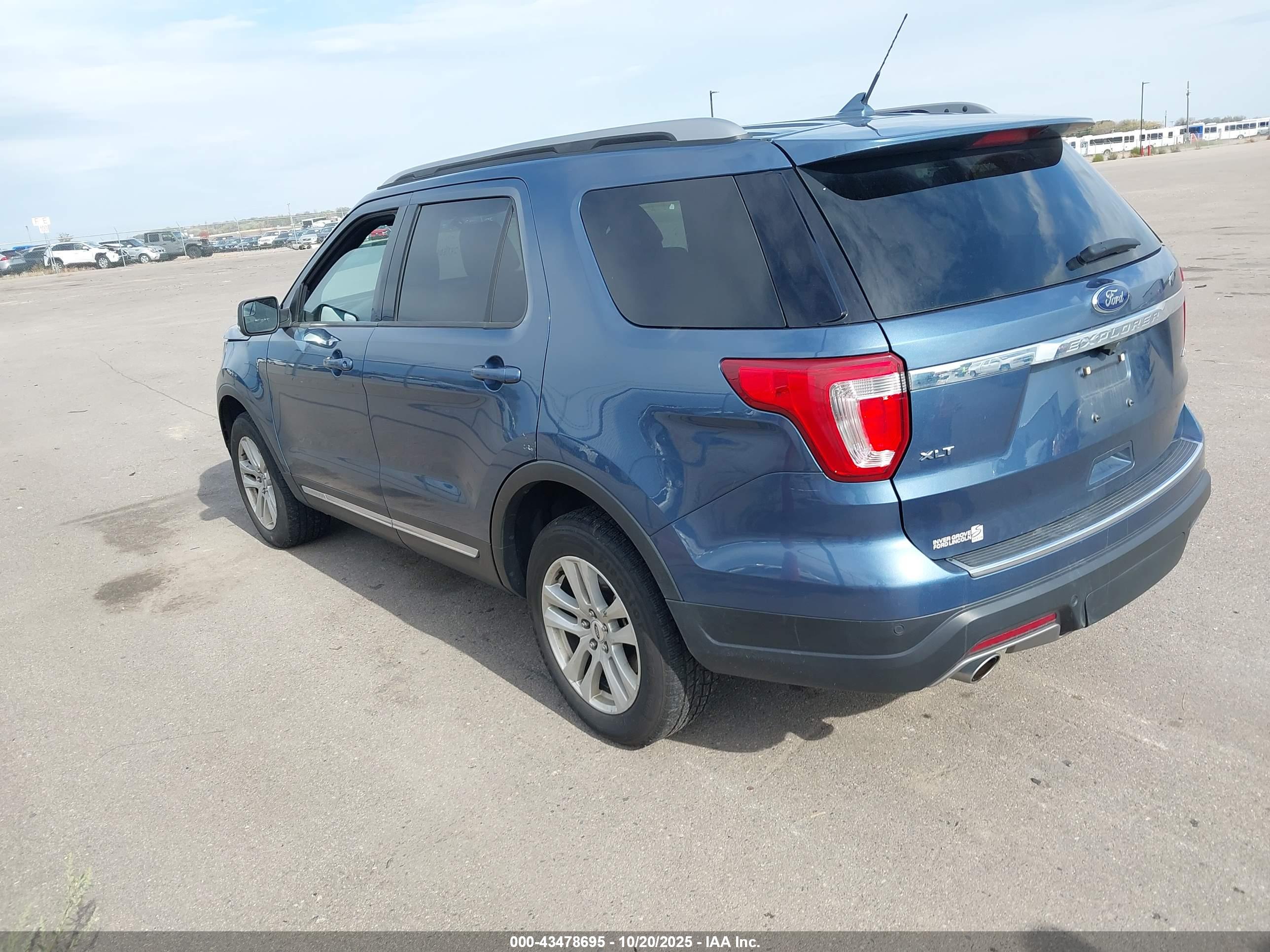 FORD EXPLORER image 3