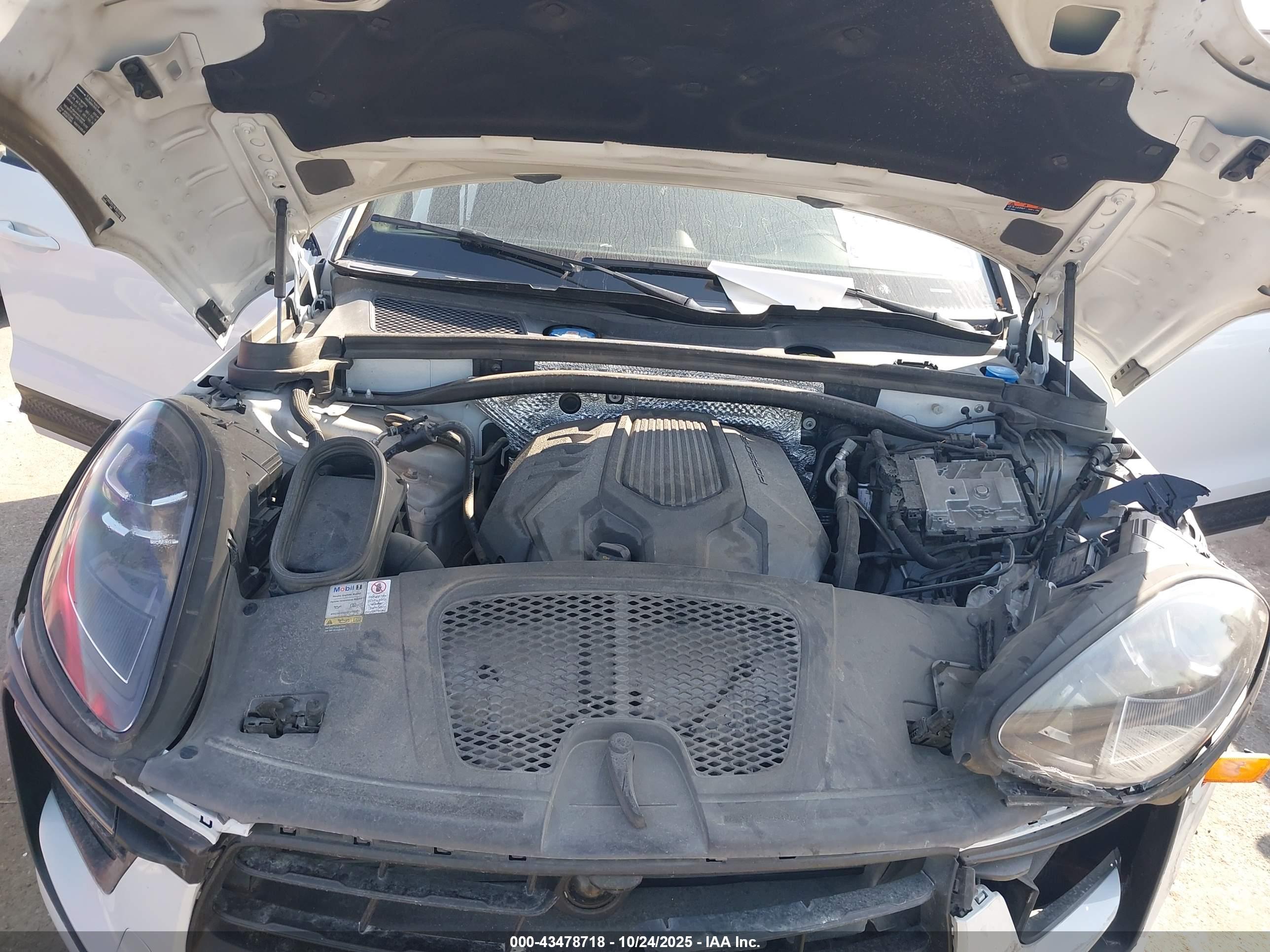 PORSCHE MACAN image 10