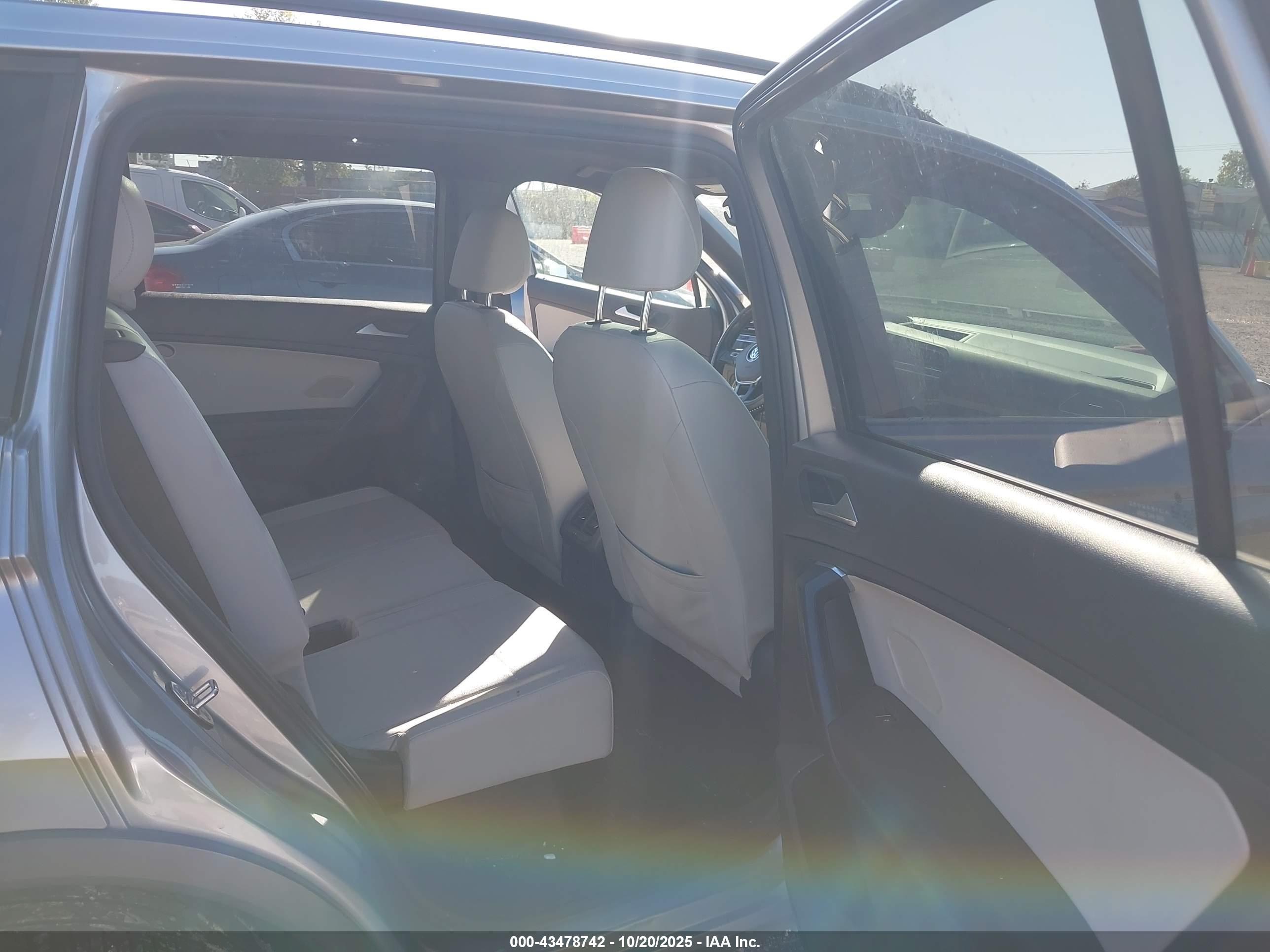 VOLKSWAGEN TIGUAN image 8