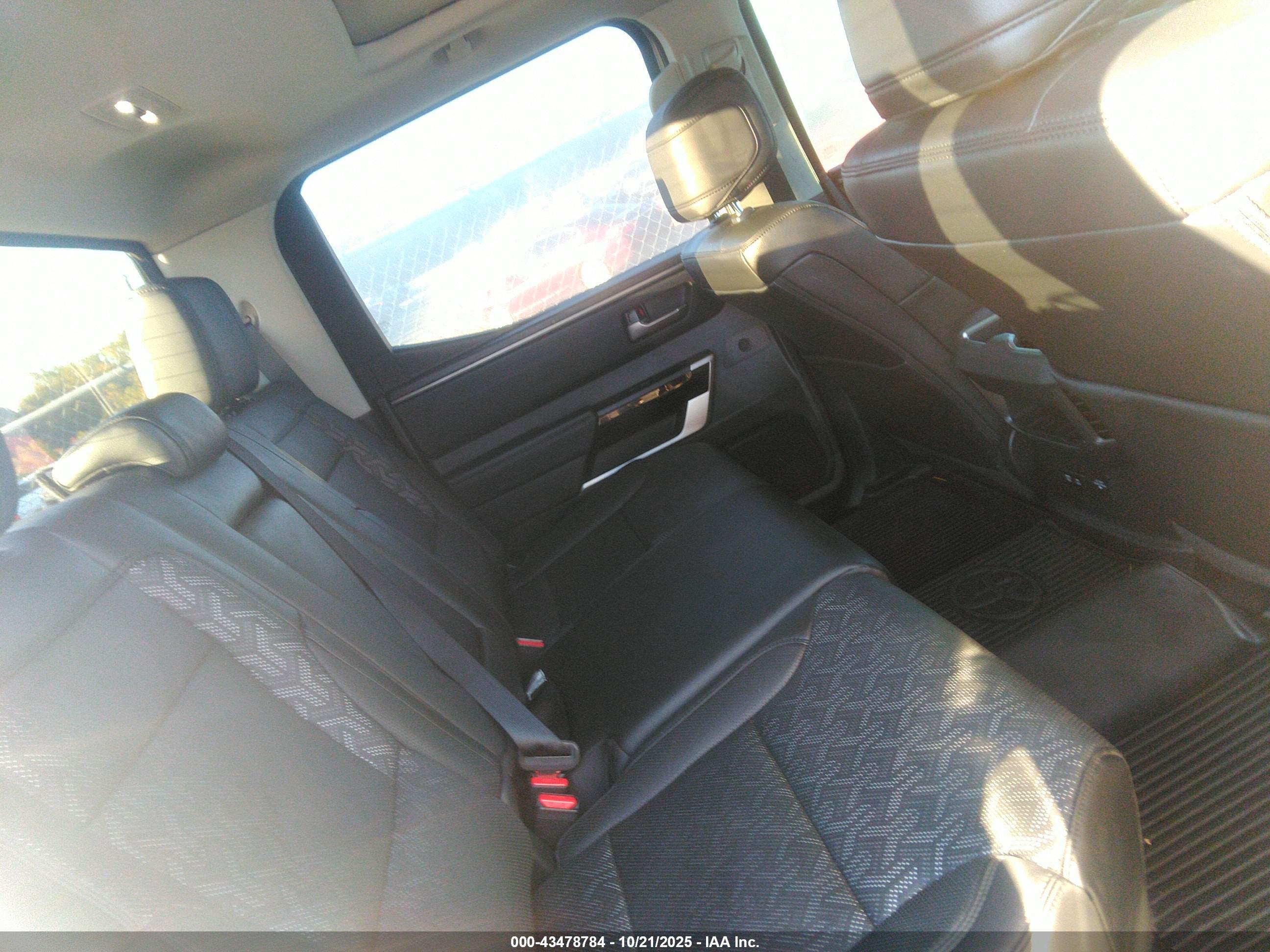 TOYOTA TUNDRA image 8