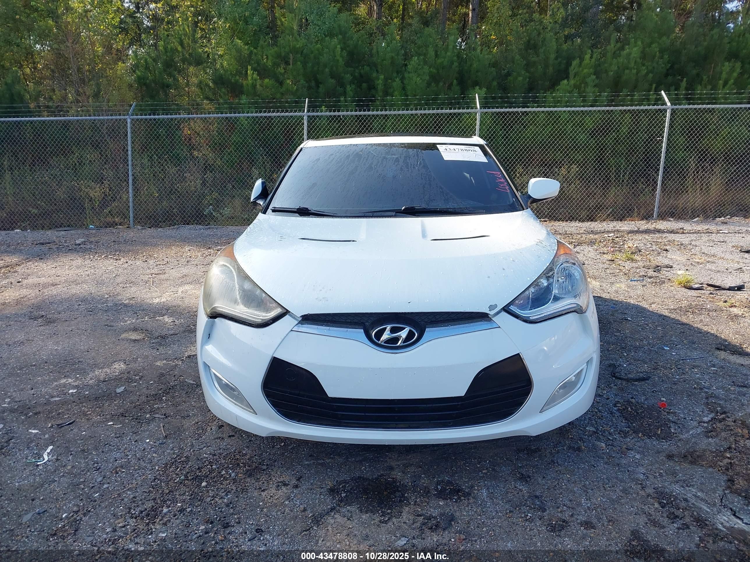 HYUNDAI VELOSTER image 6