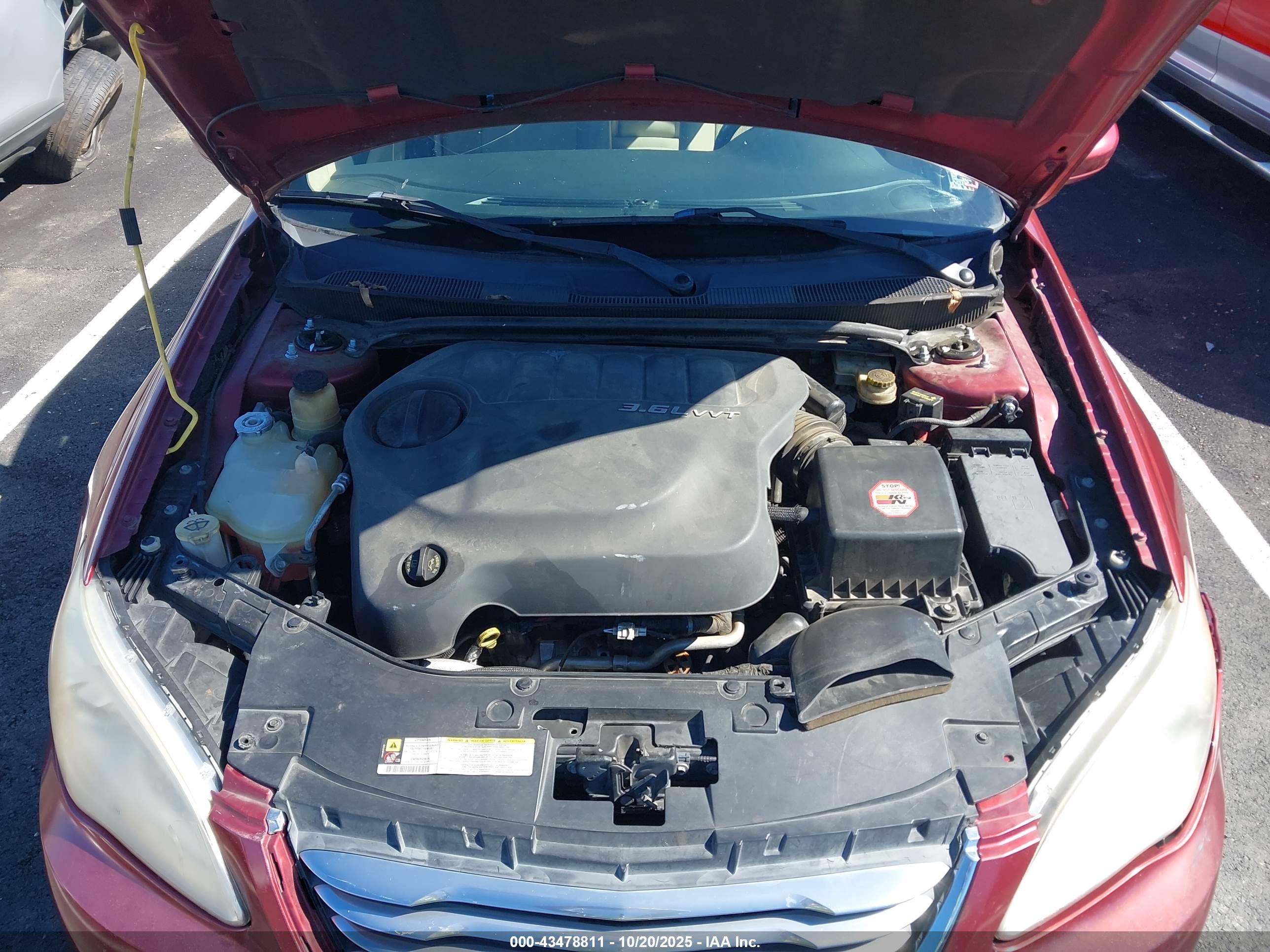 CHRYSLER 200 image 10
