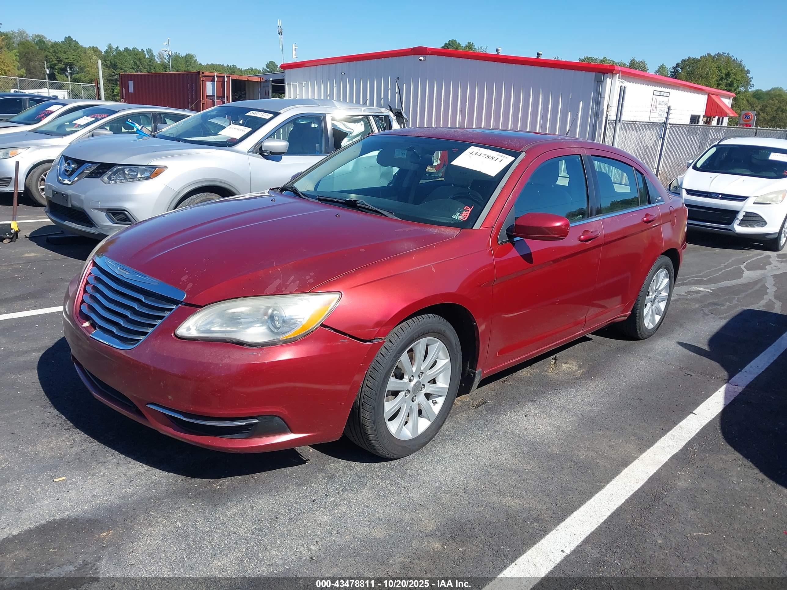 CHRYSLER 200 image 2