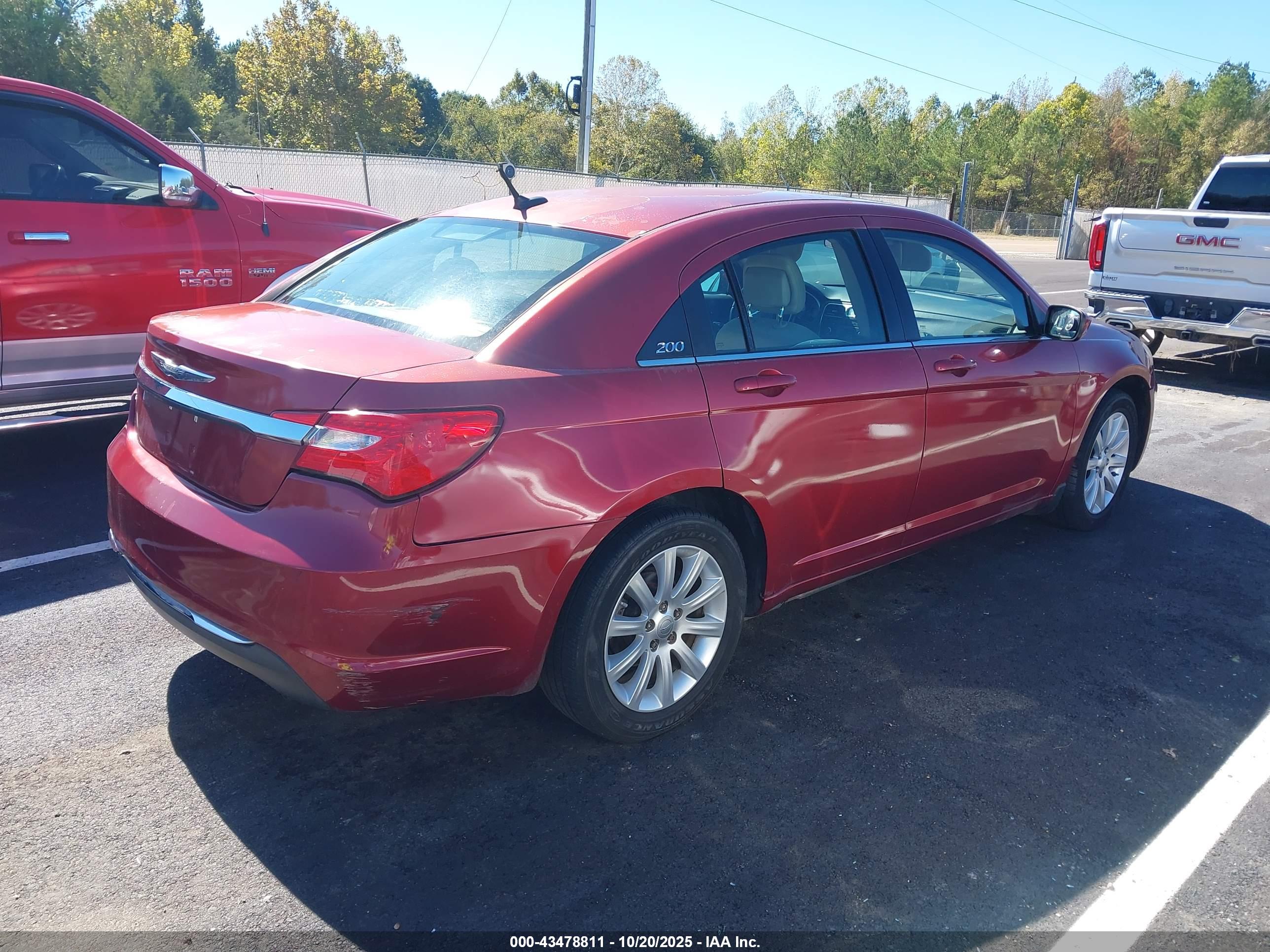 CHRYSLER 200 image 4