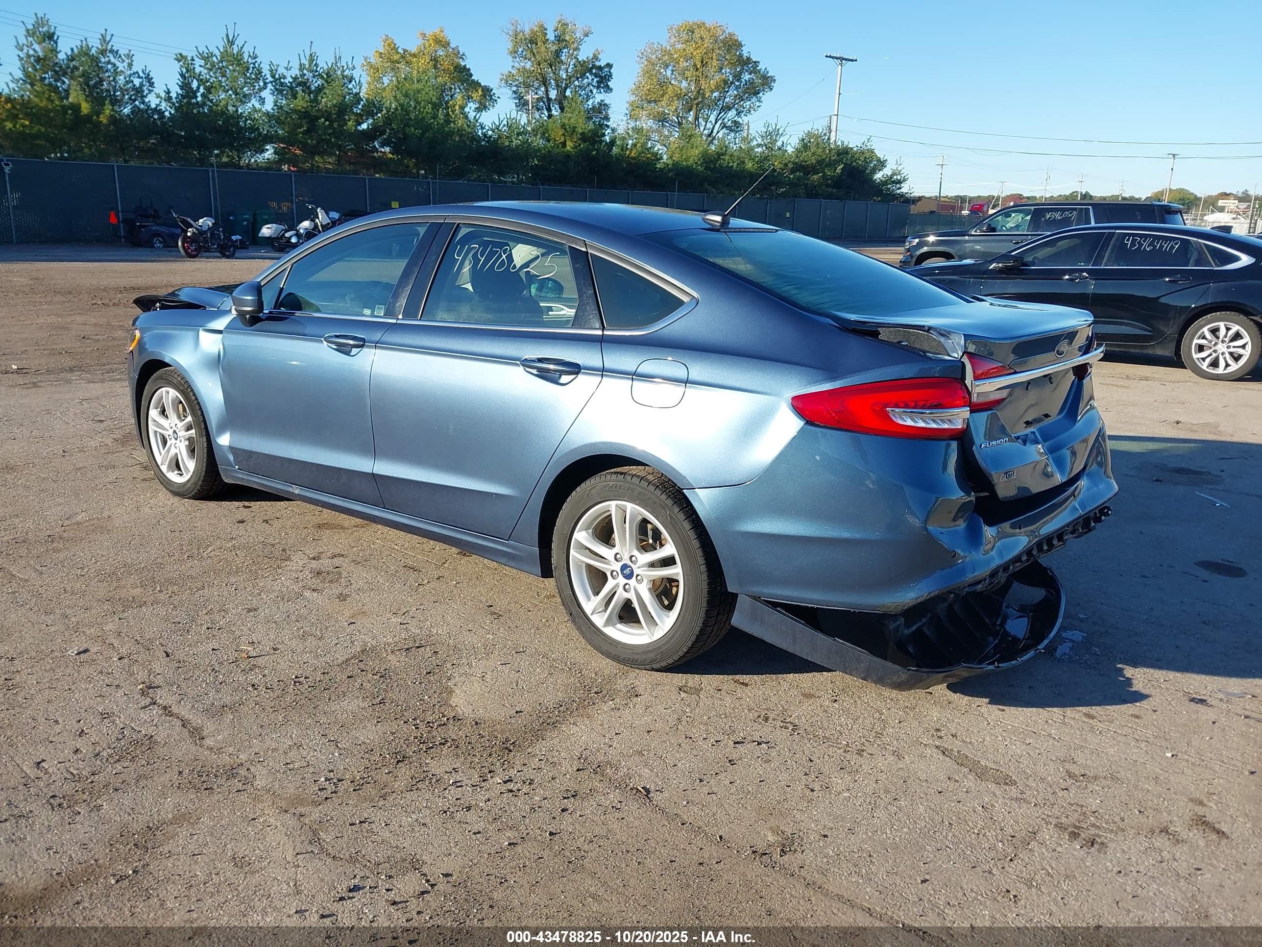 FORD FUSION image 3