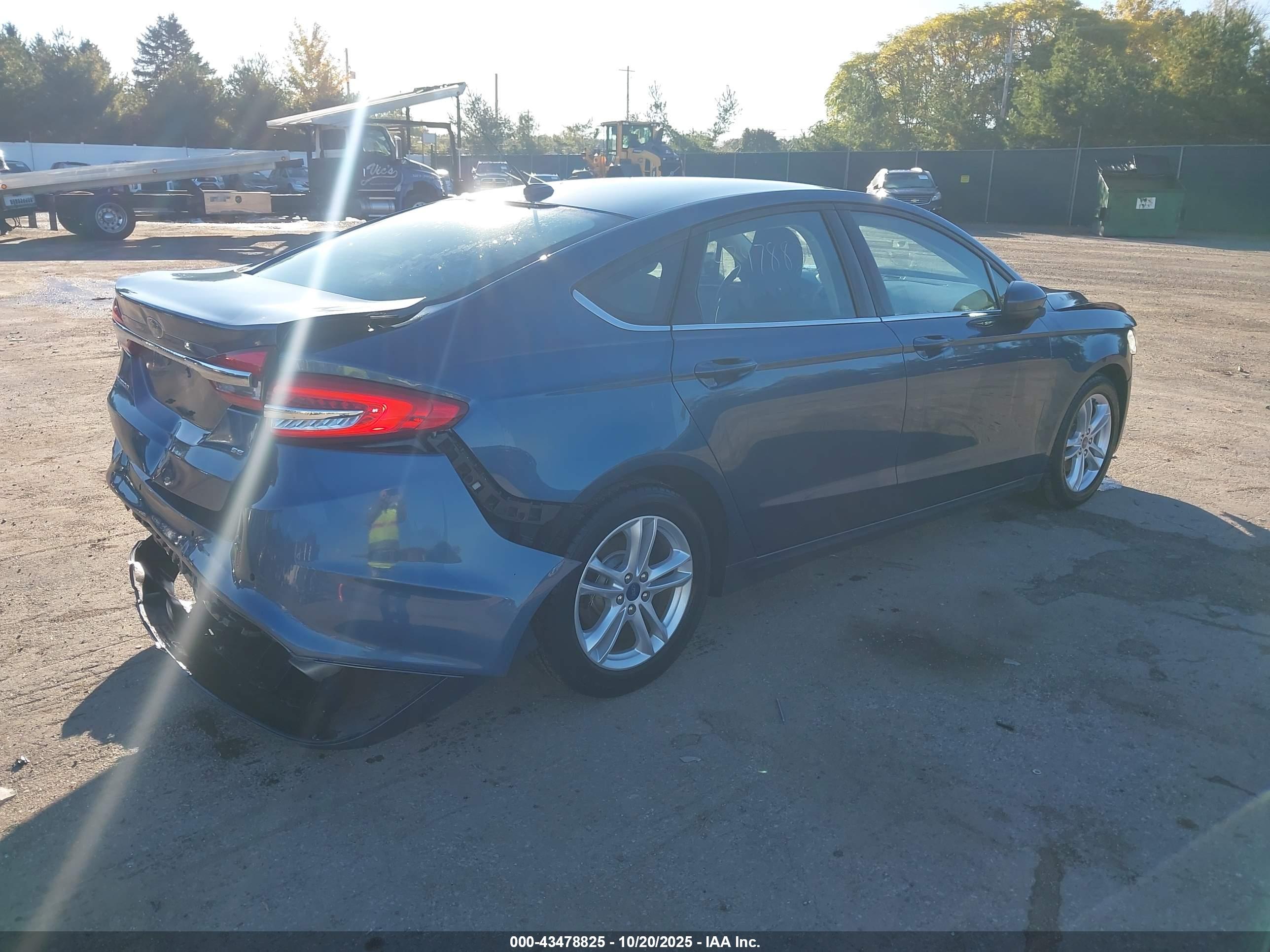 FORD FUSION image 4