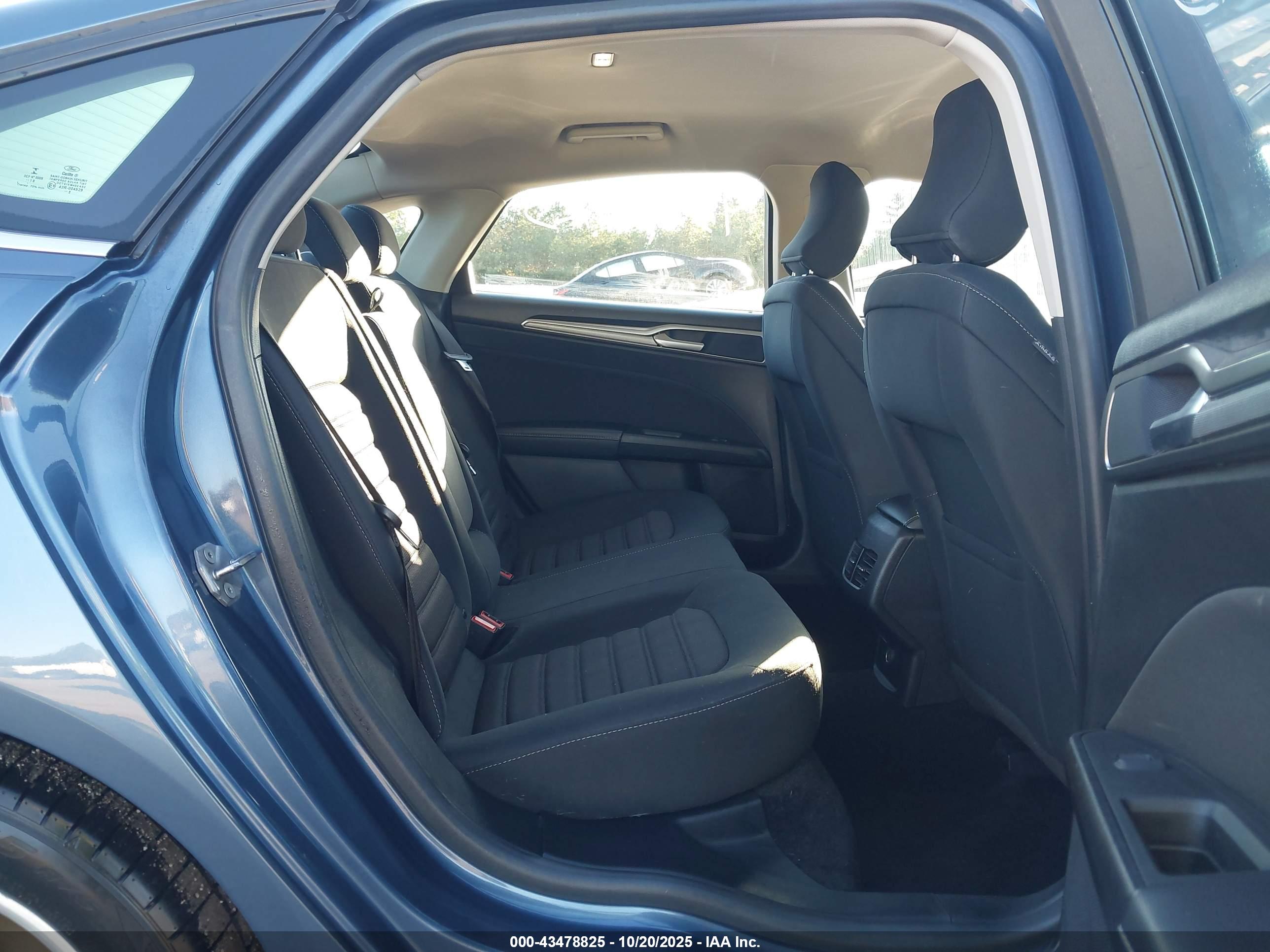 FORD FUSION image 8