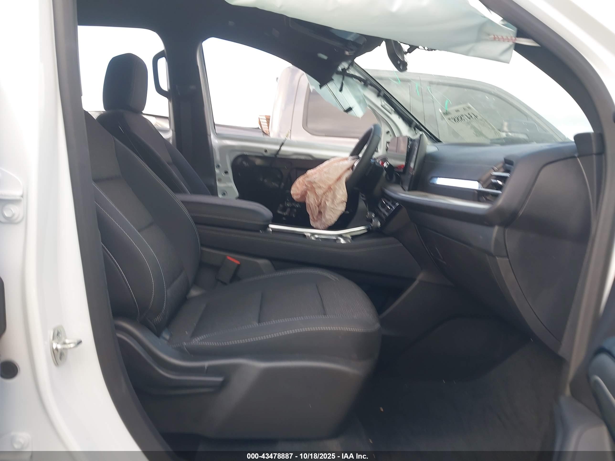 CHEVROLET TRAVERSE image 5