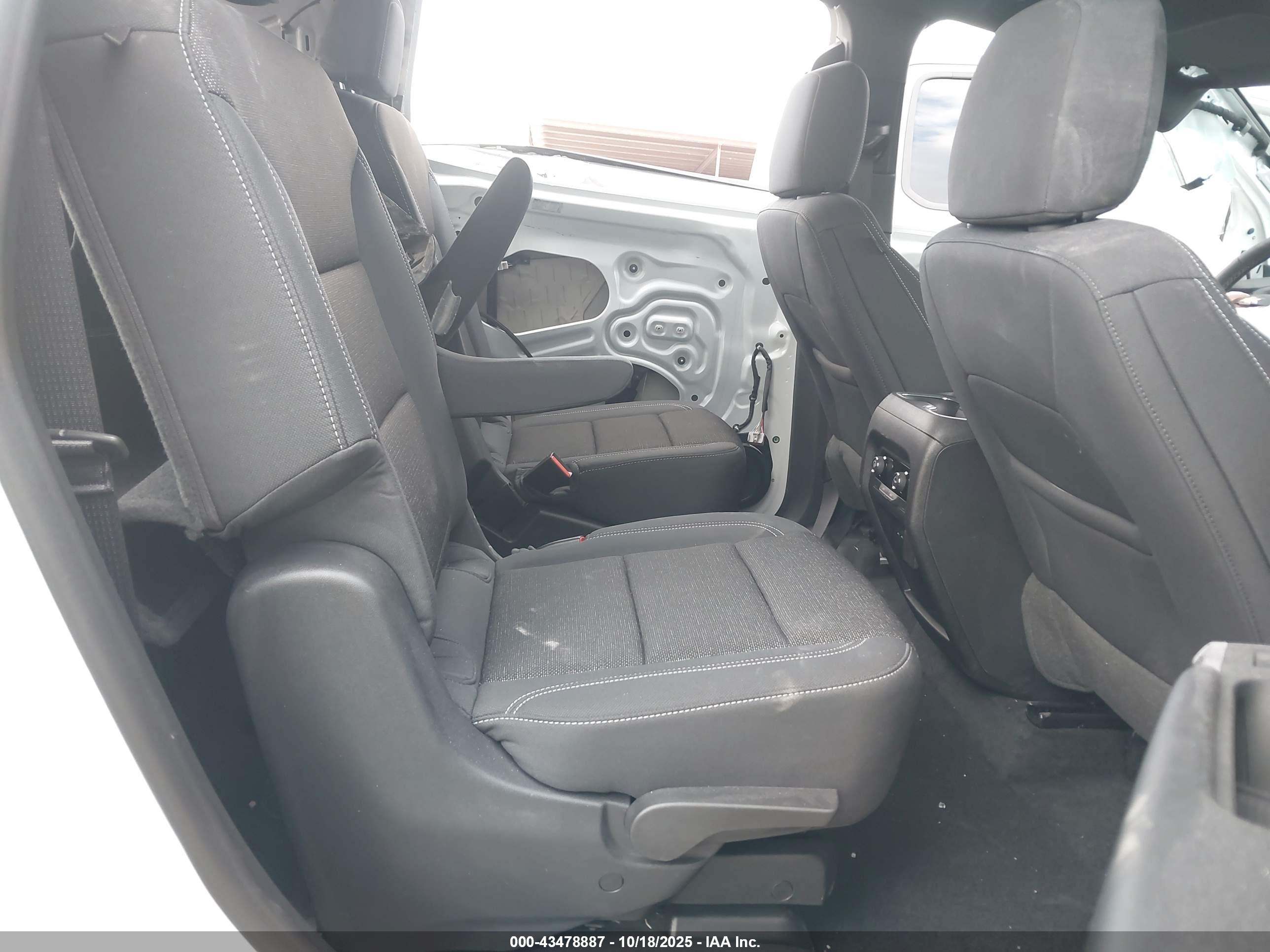 CHEVROLET TRAVERSE image 8