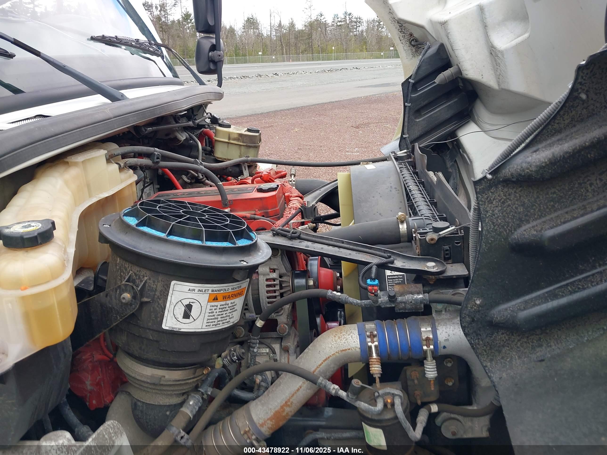 FREIGHTLINER M2 image 10