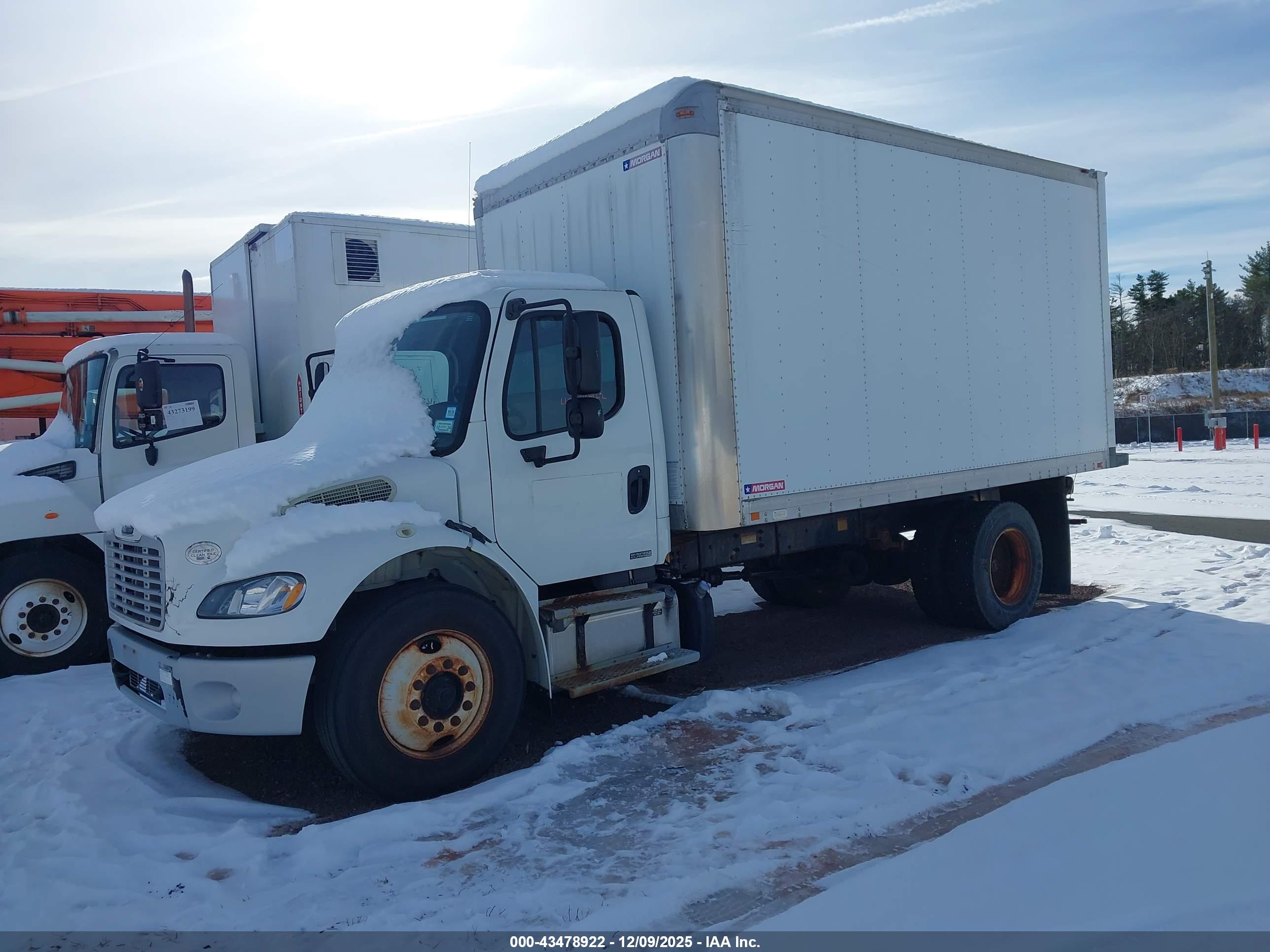 FREIGHTLINER M2 image 2