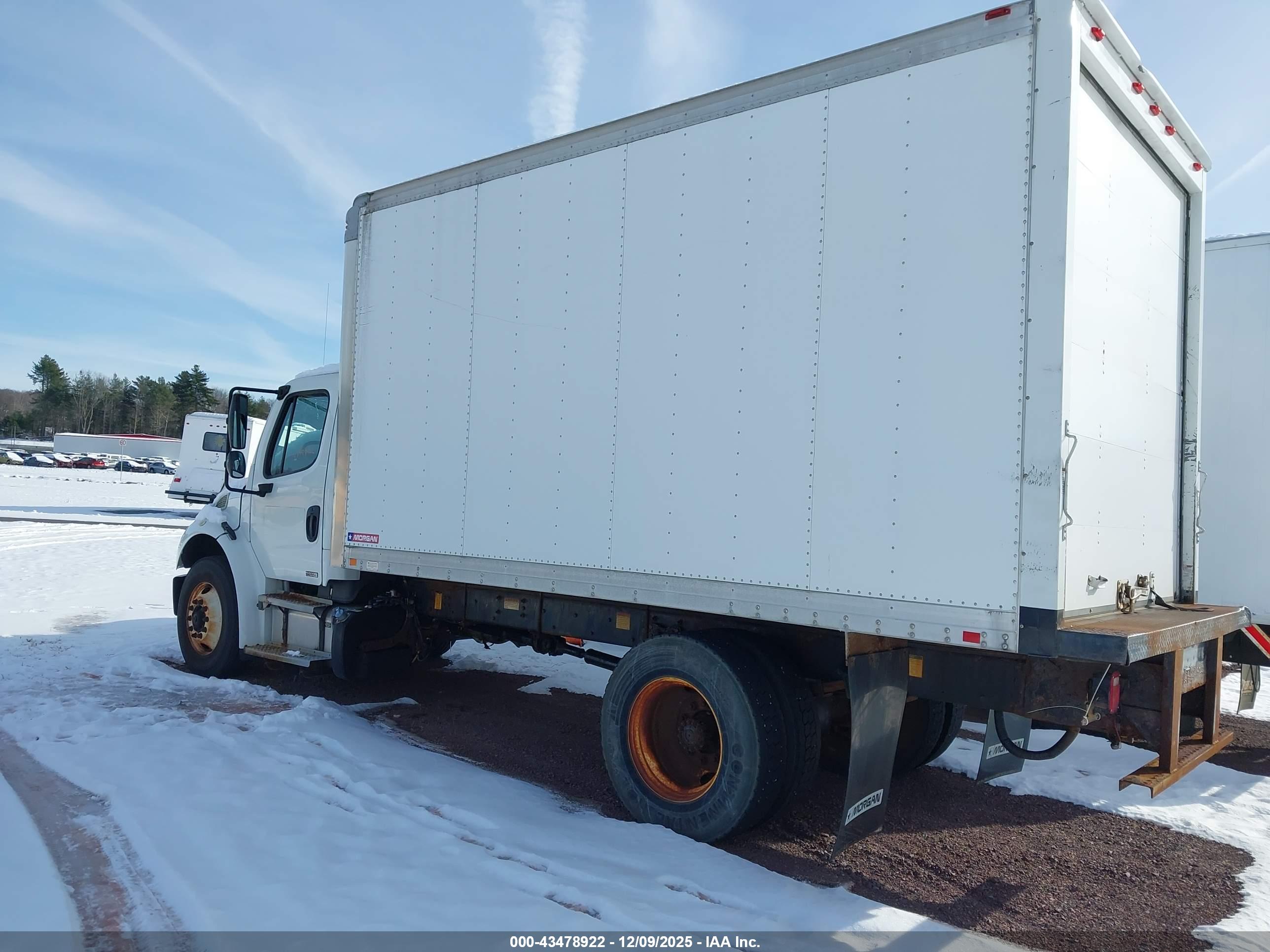 FREIGHTLINER M2 image 3