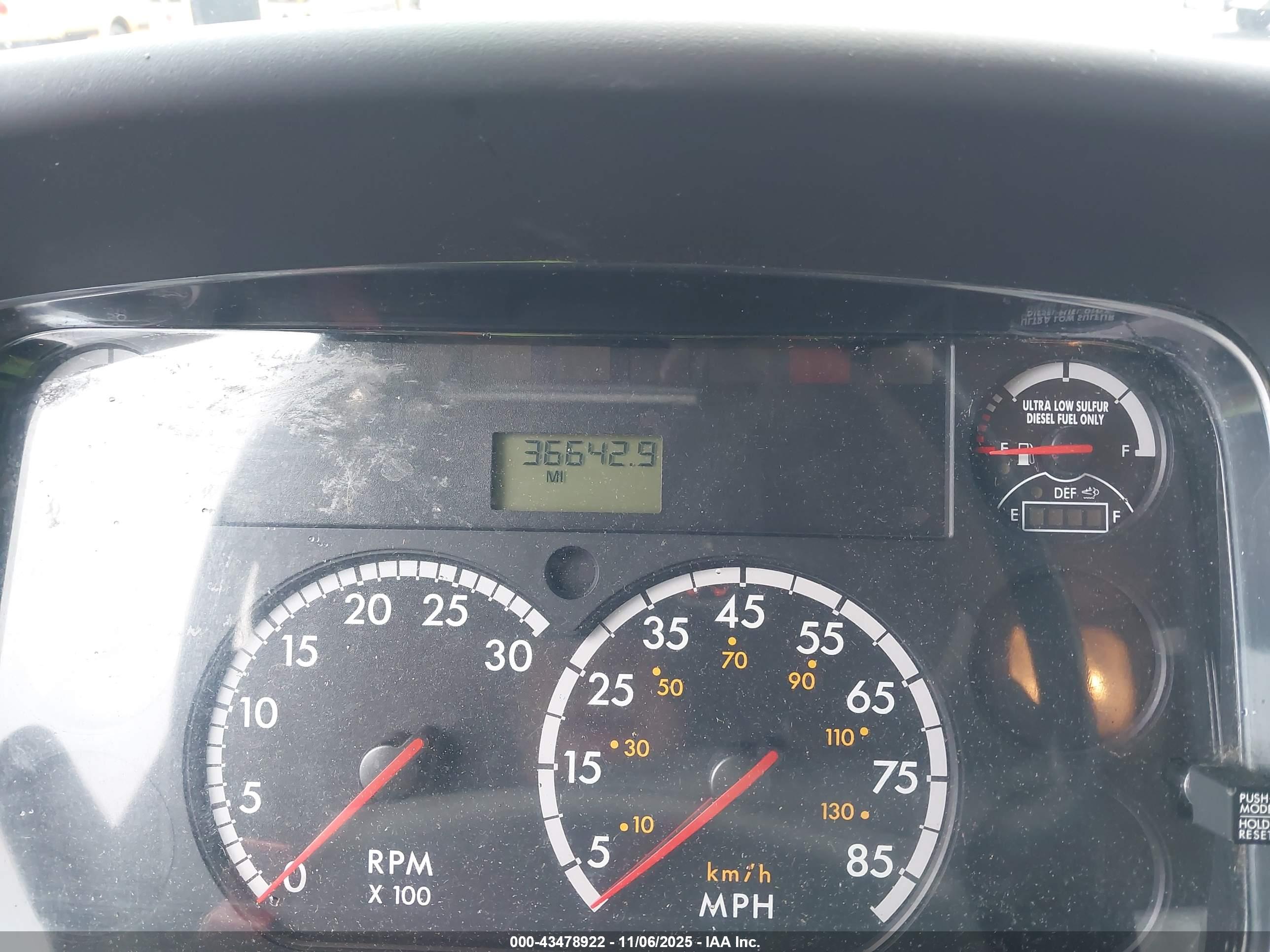 FREIGHTLINER M2 image 6
