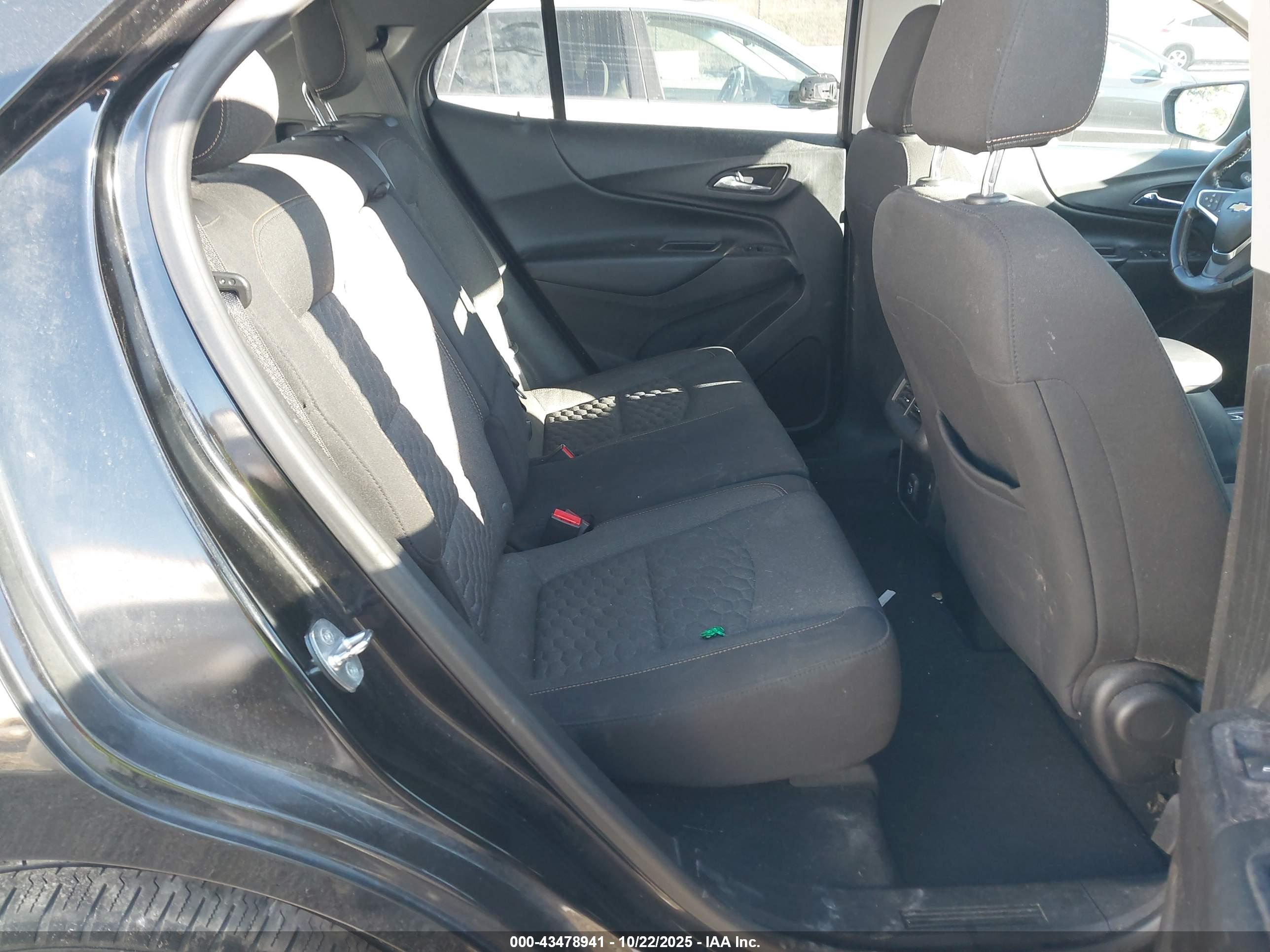CHEVROLET EQUINOX image 8