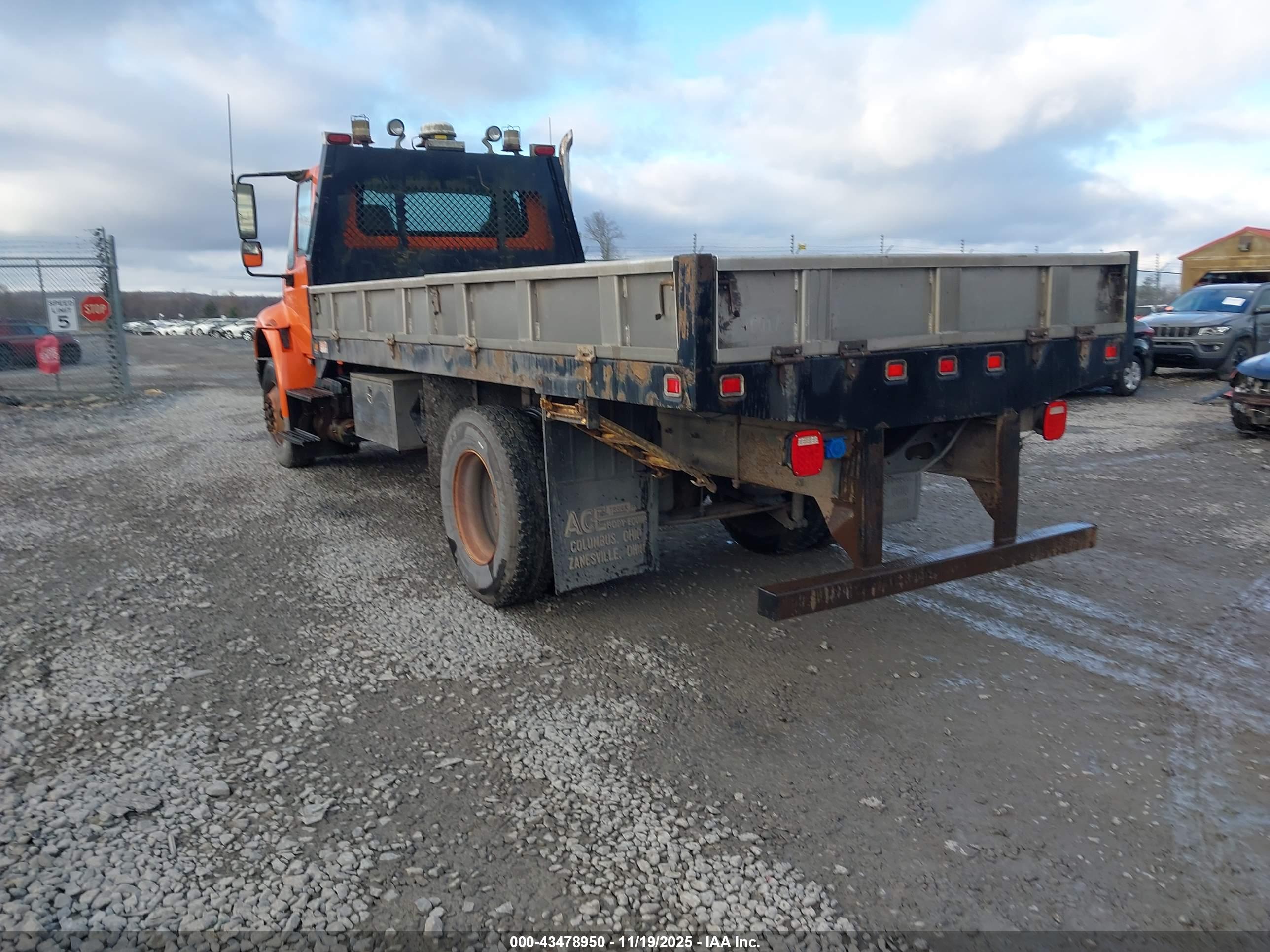 INTERNATIONAL 4000 image 3