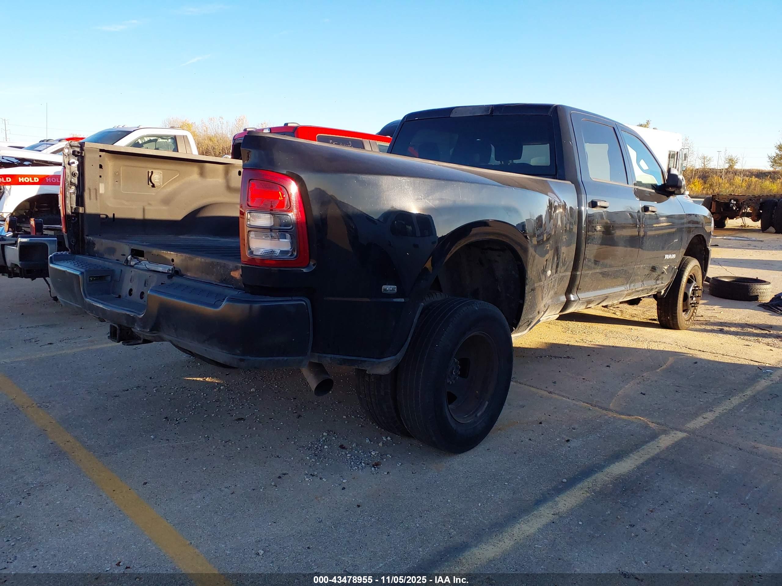 RAM 3500 image 4