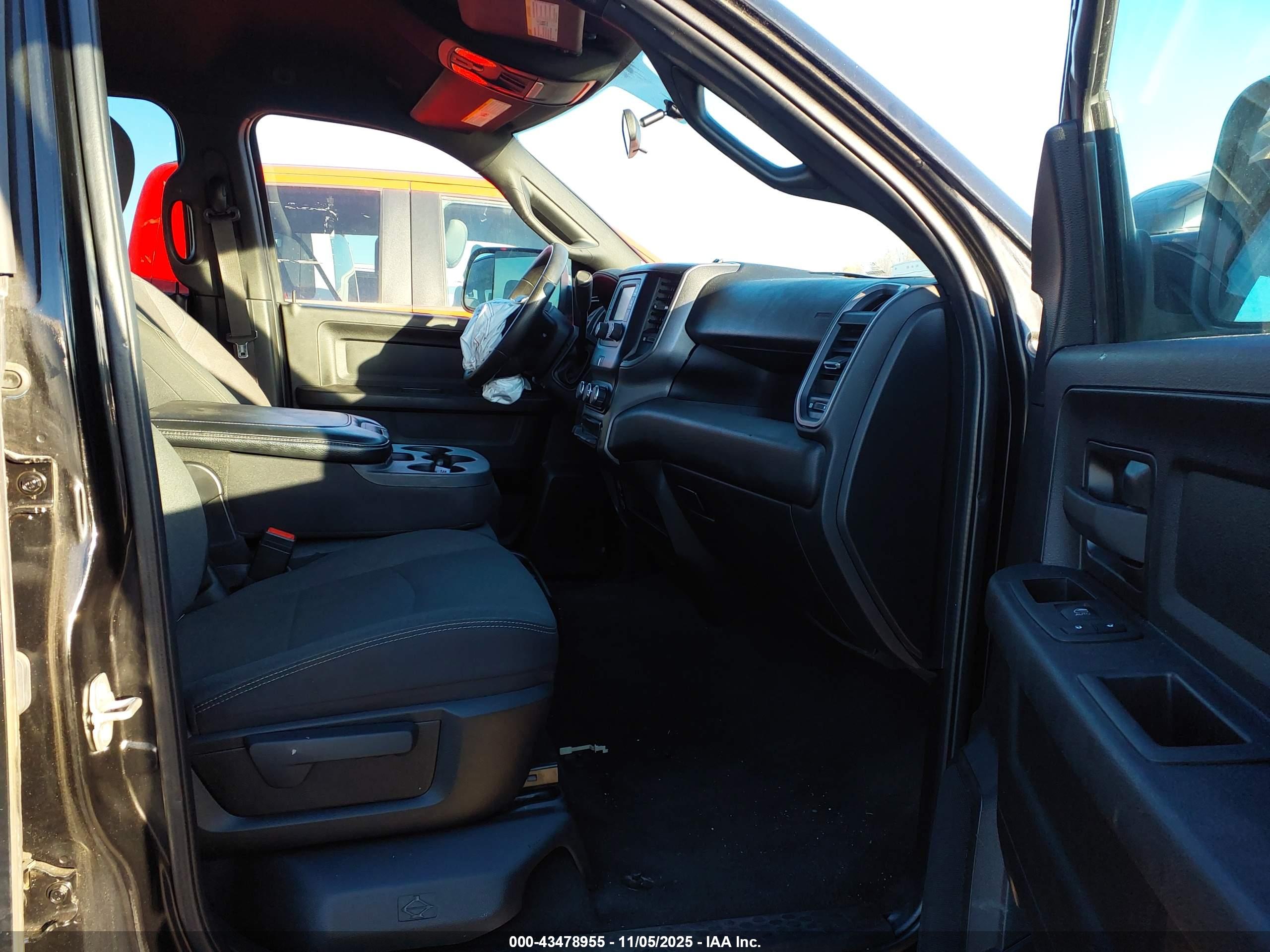 RAM 3500 image 8