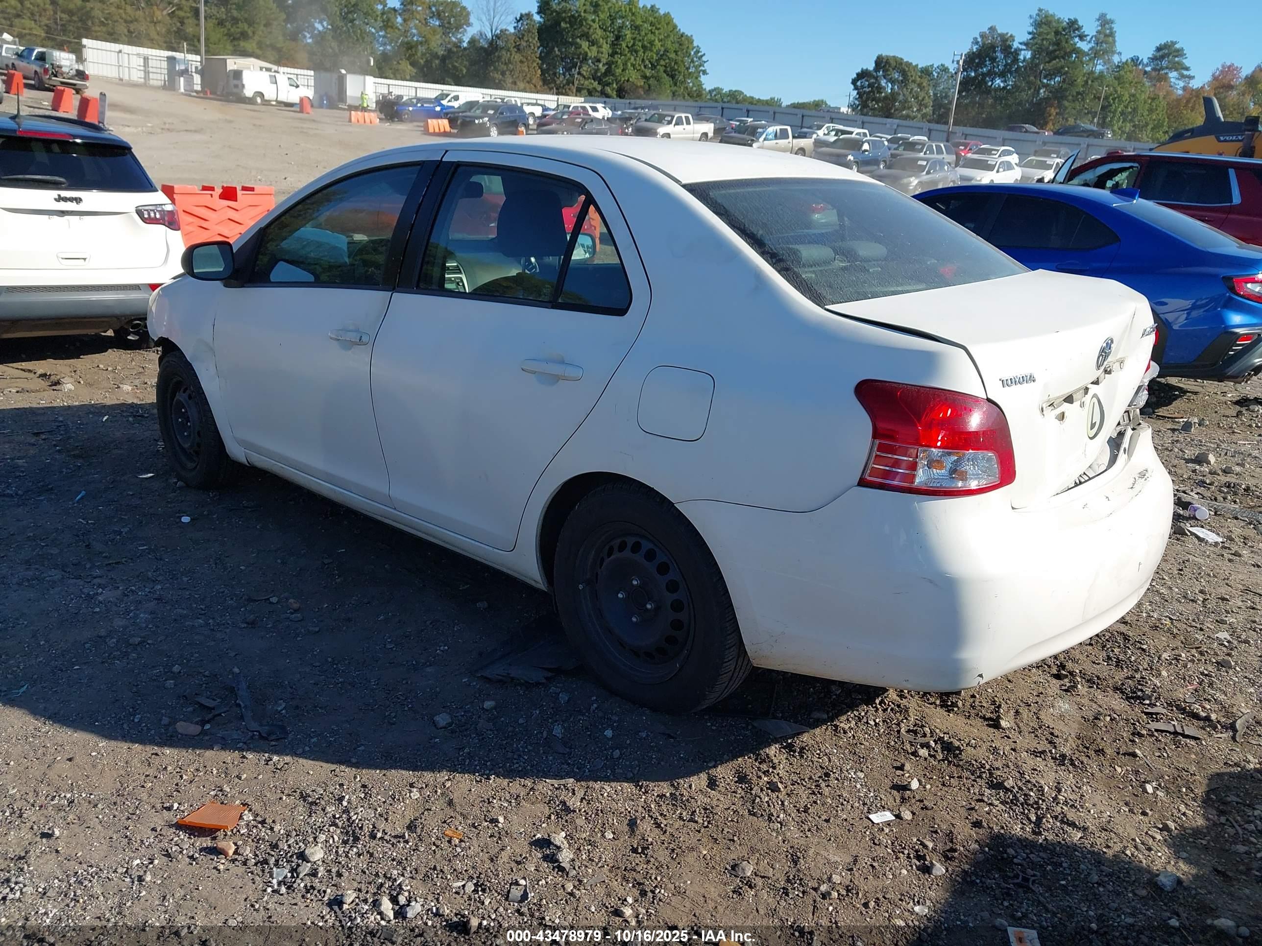 TOYOTA YARIS image 3