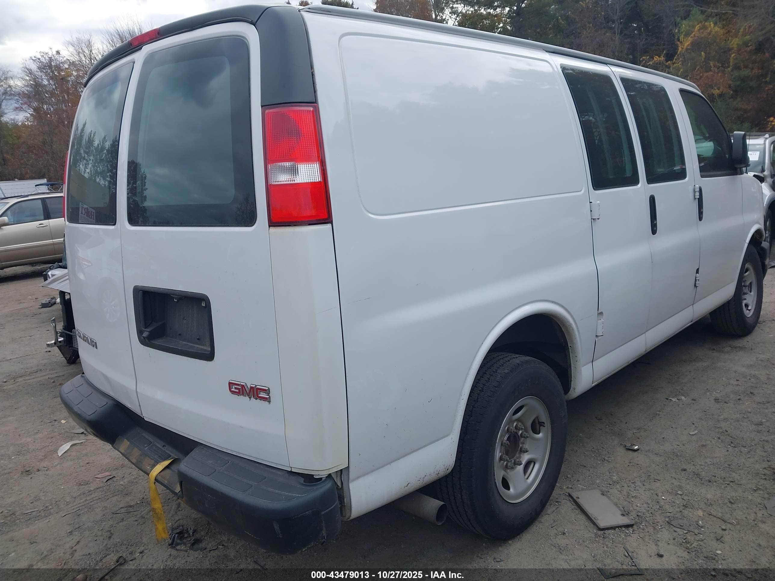 GMC SAVANA image 4