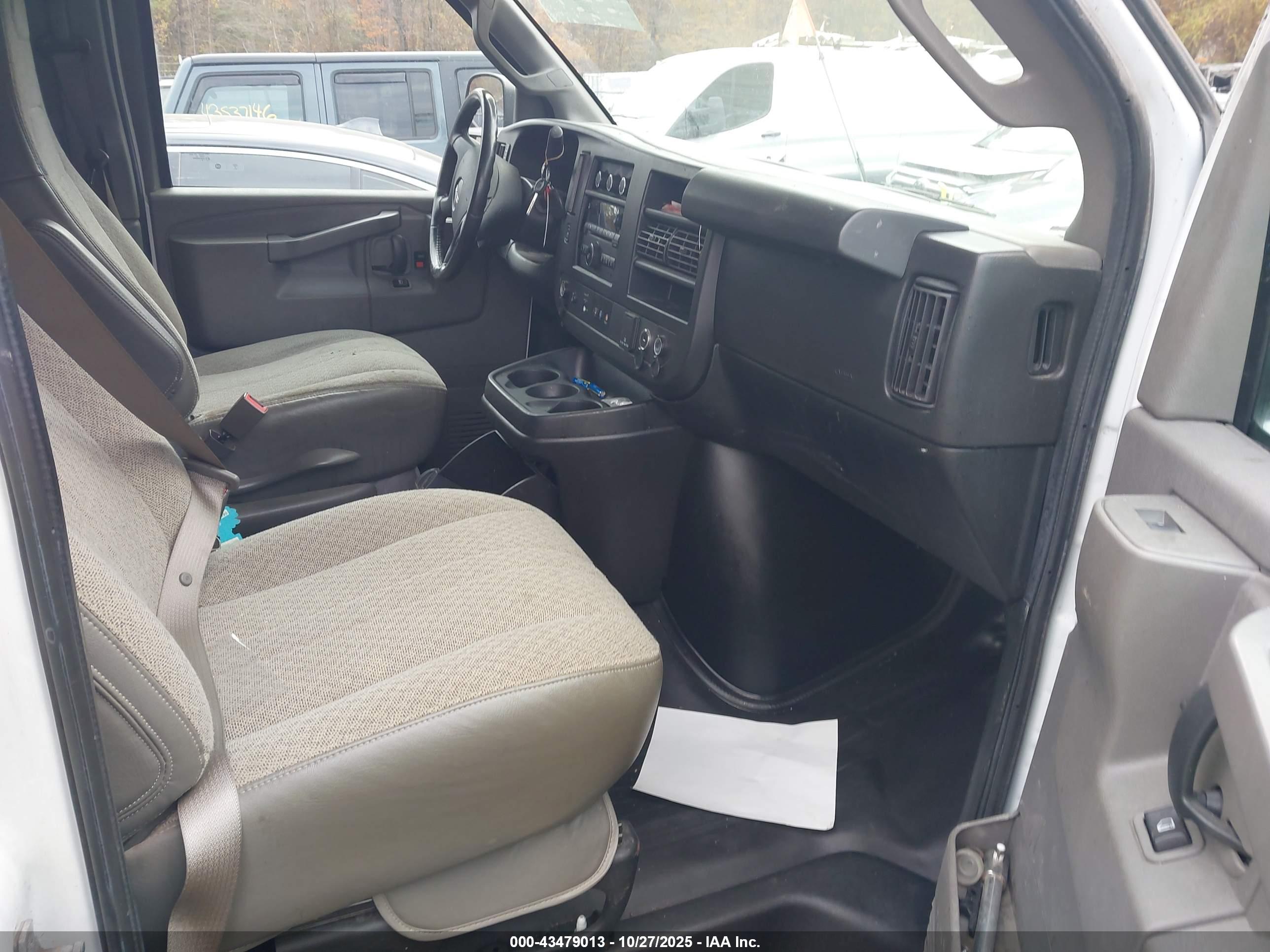 GMC SAVANA image 5