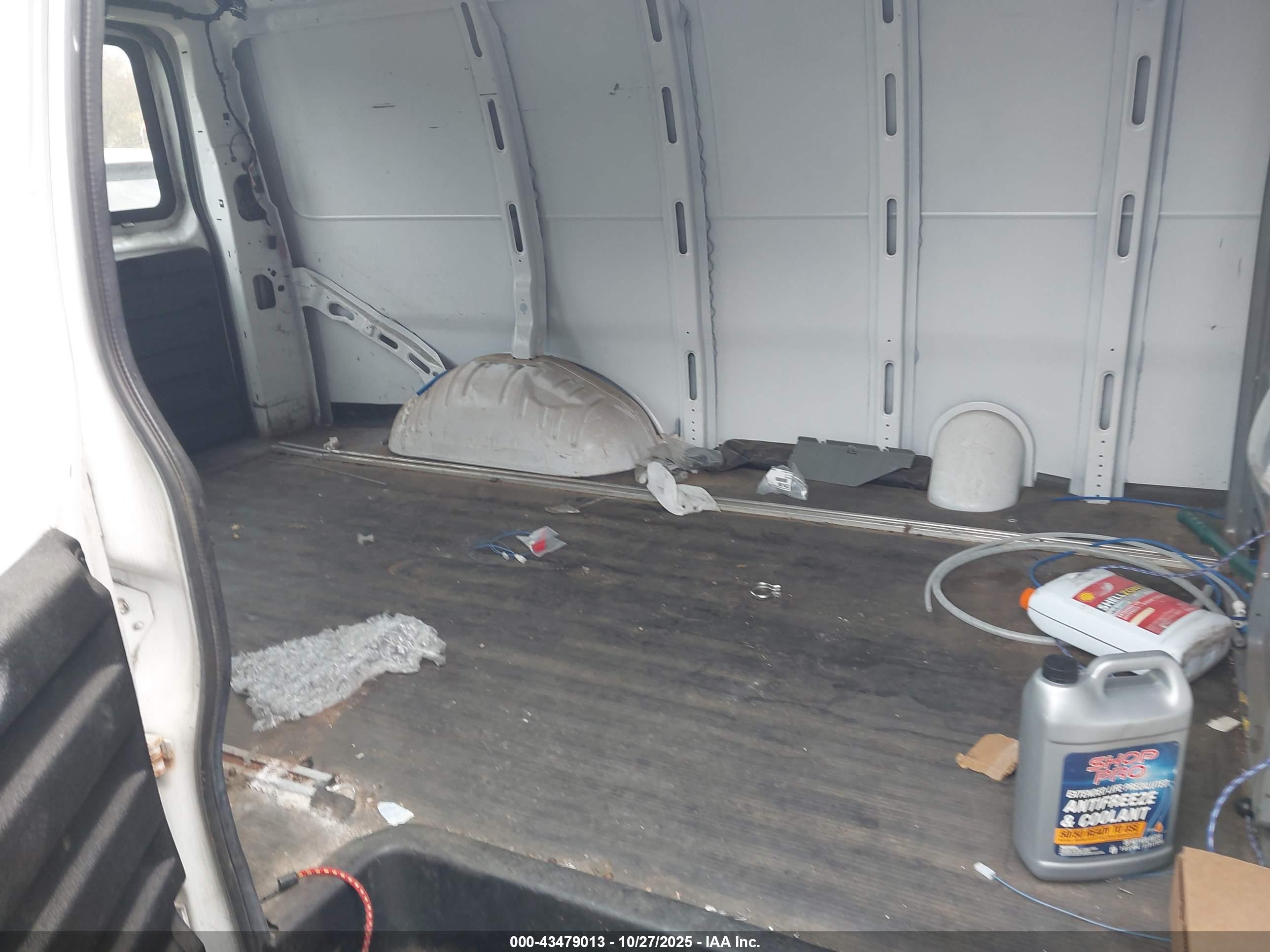 GMC SAVANA image 8