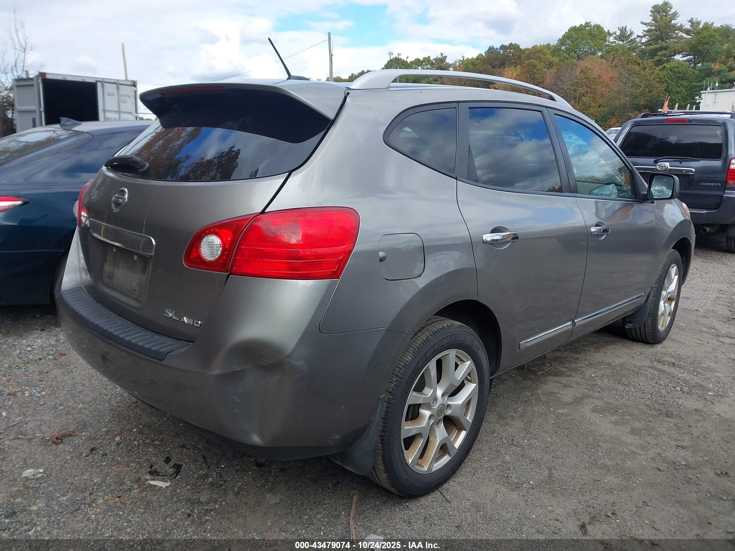 NISSAN ROGUE image 4
