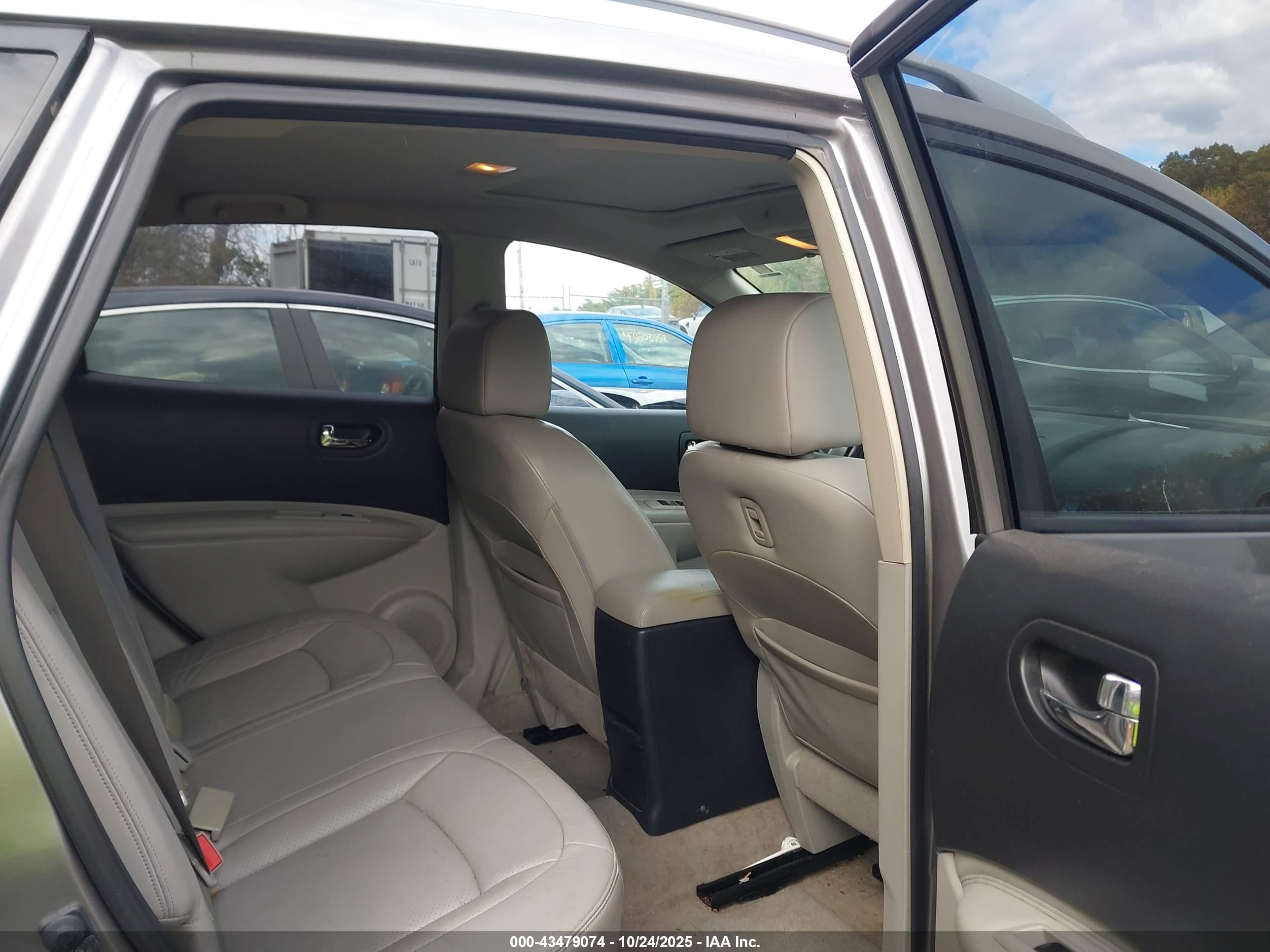 NISSAN ROGUE image 8