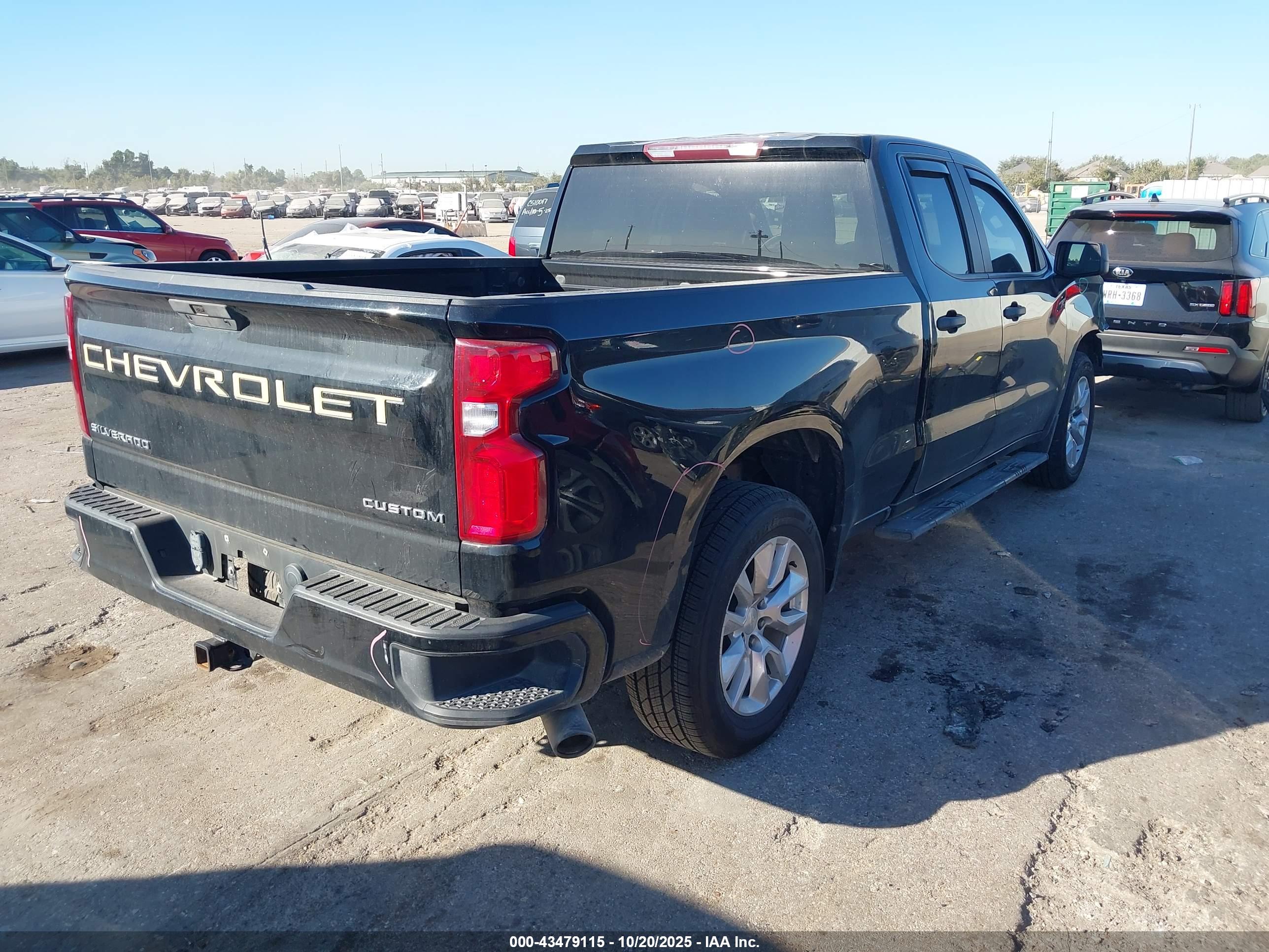 CHEVROLET SILVERADO image 4