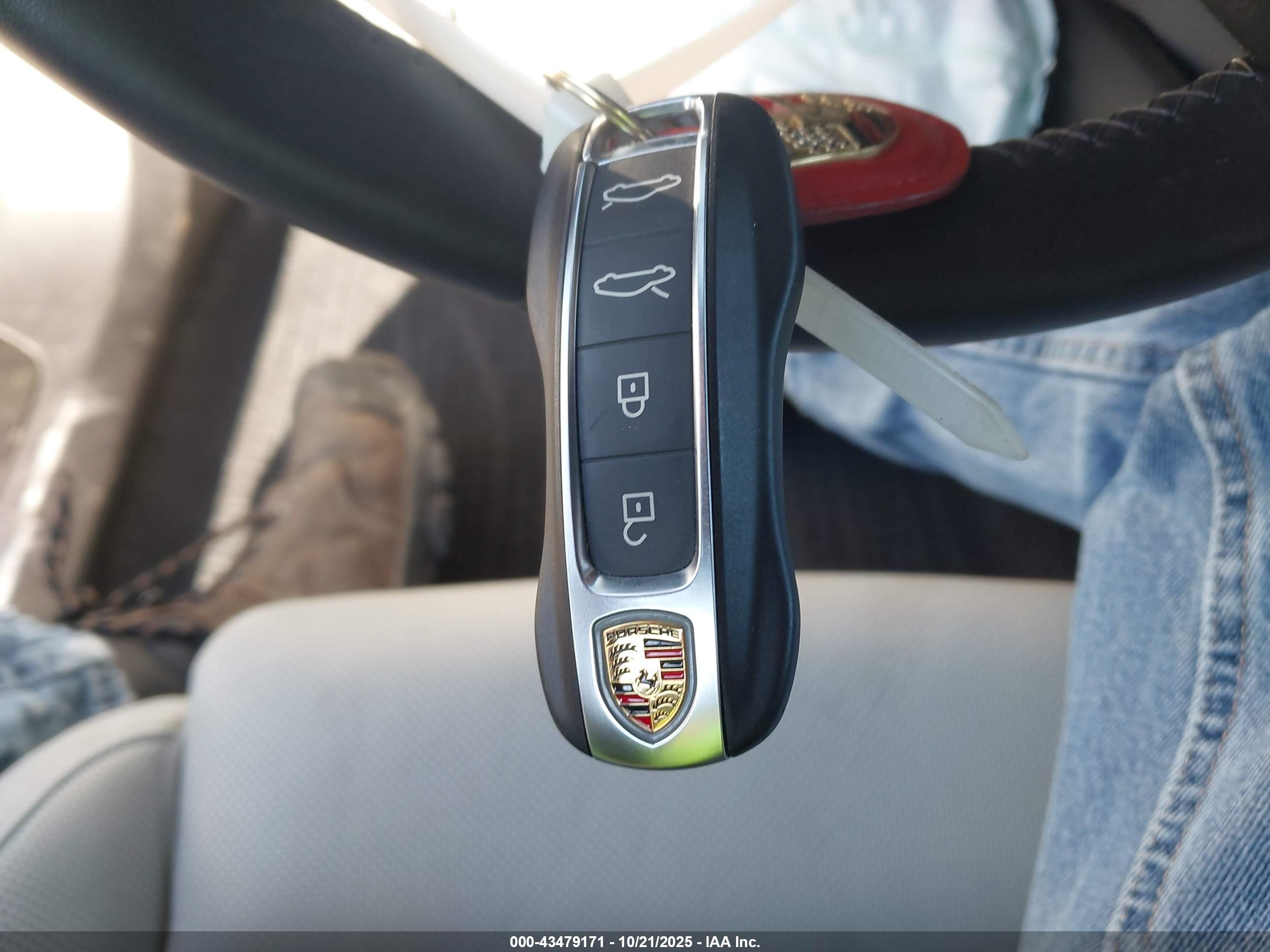 PORSCHE TAYCAN image 11
