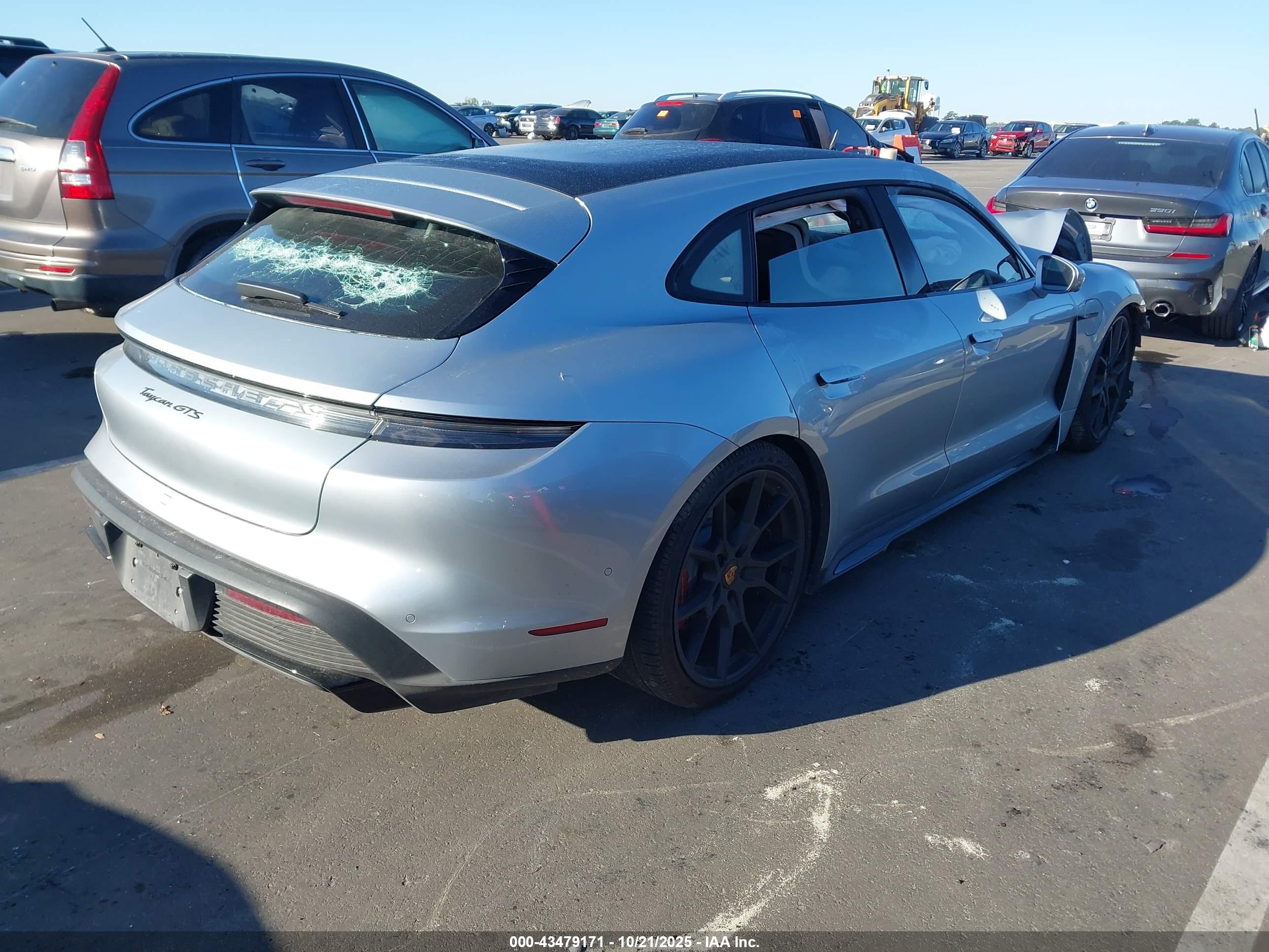 PORSCHE TAYCAN image 4