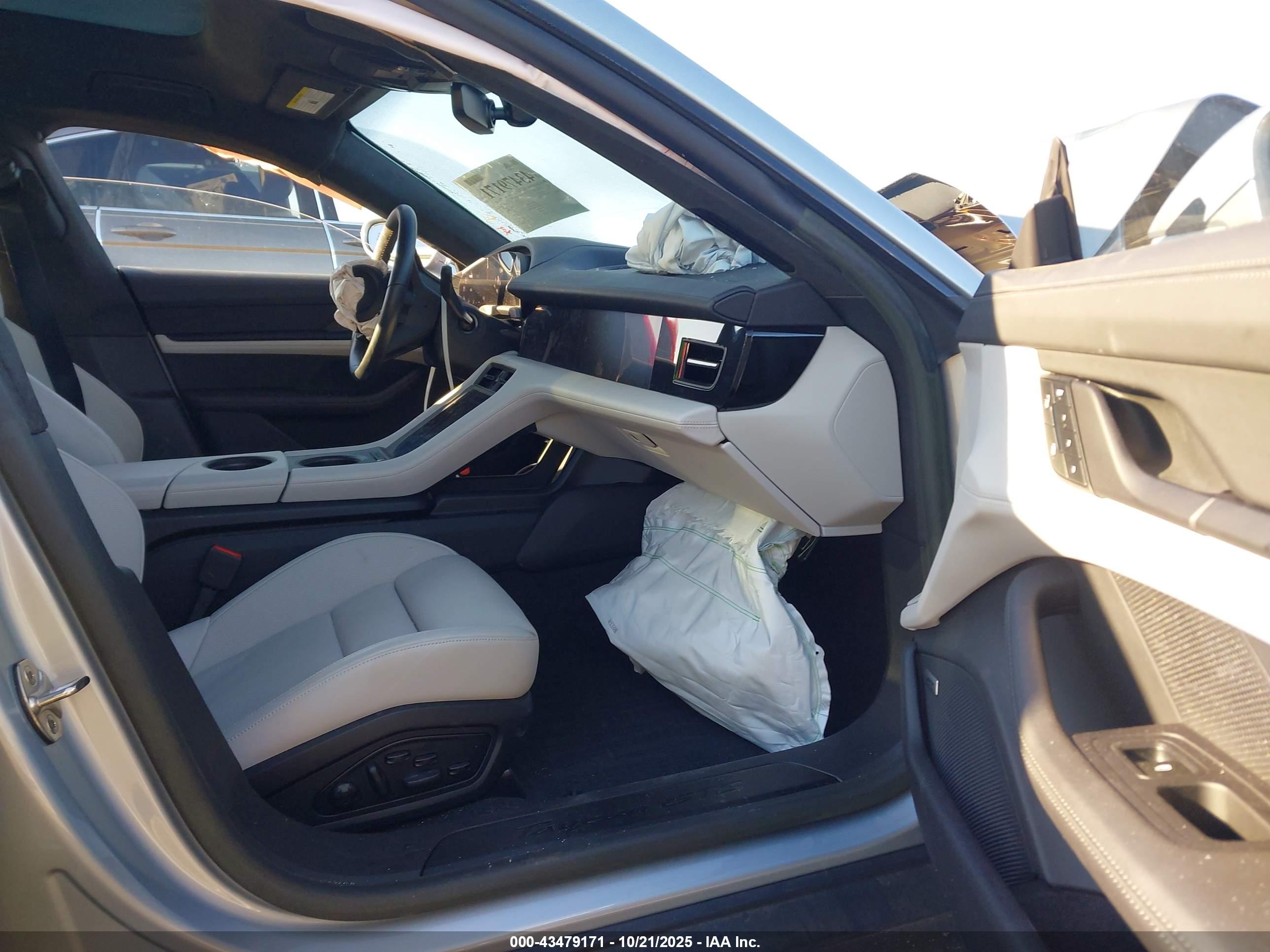 PORSCHE TAYCAN image 5