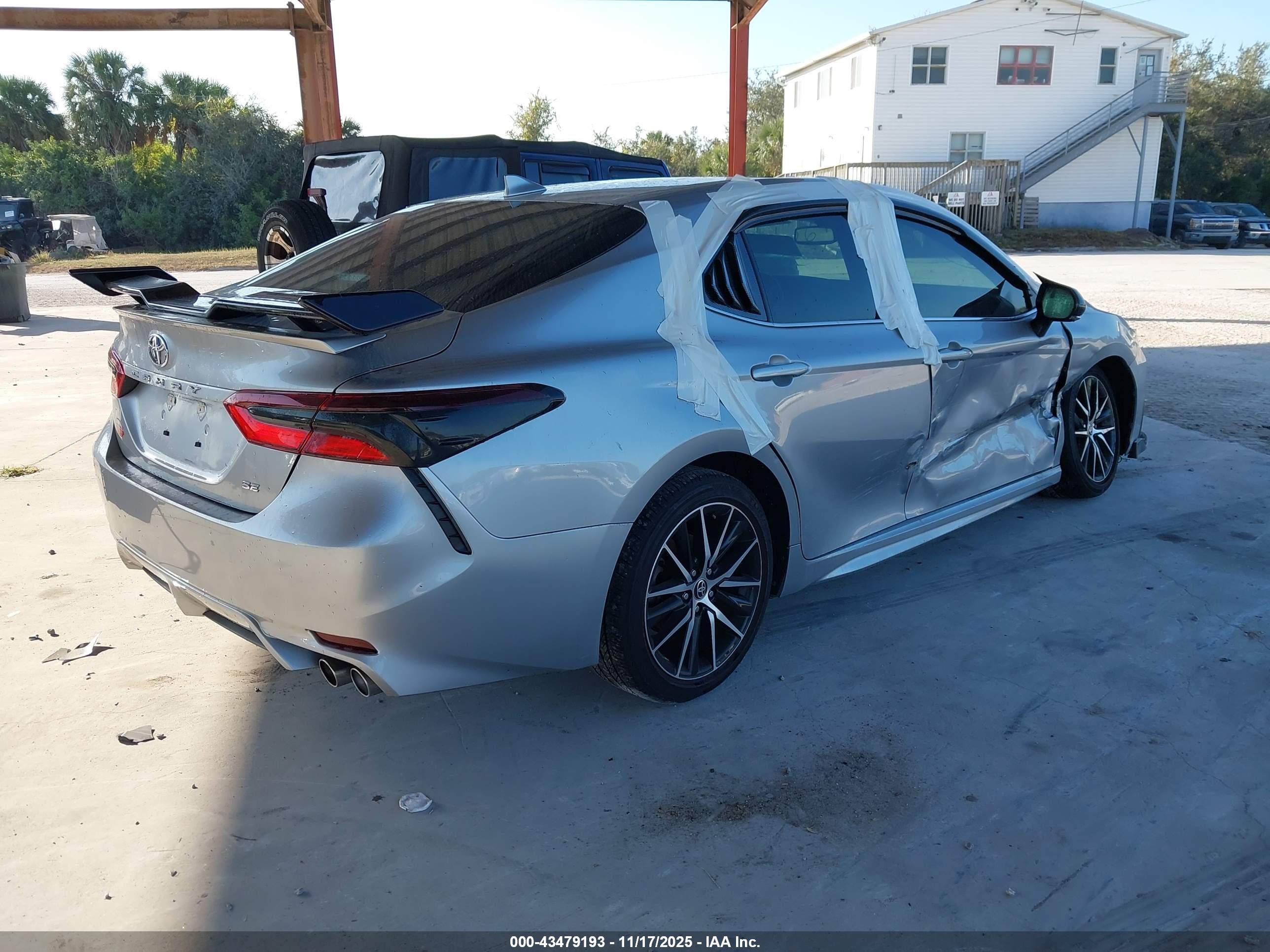 TOYOTA CAMRY image 4