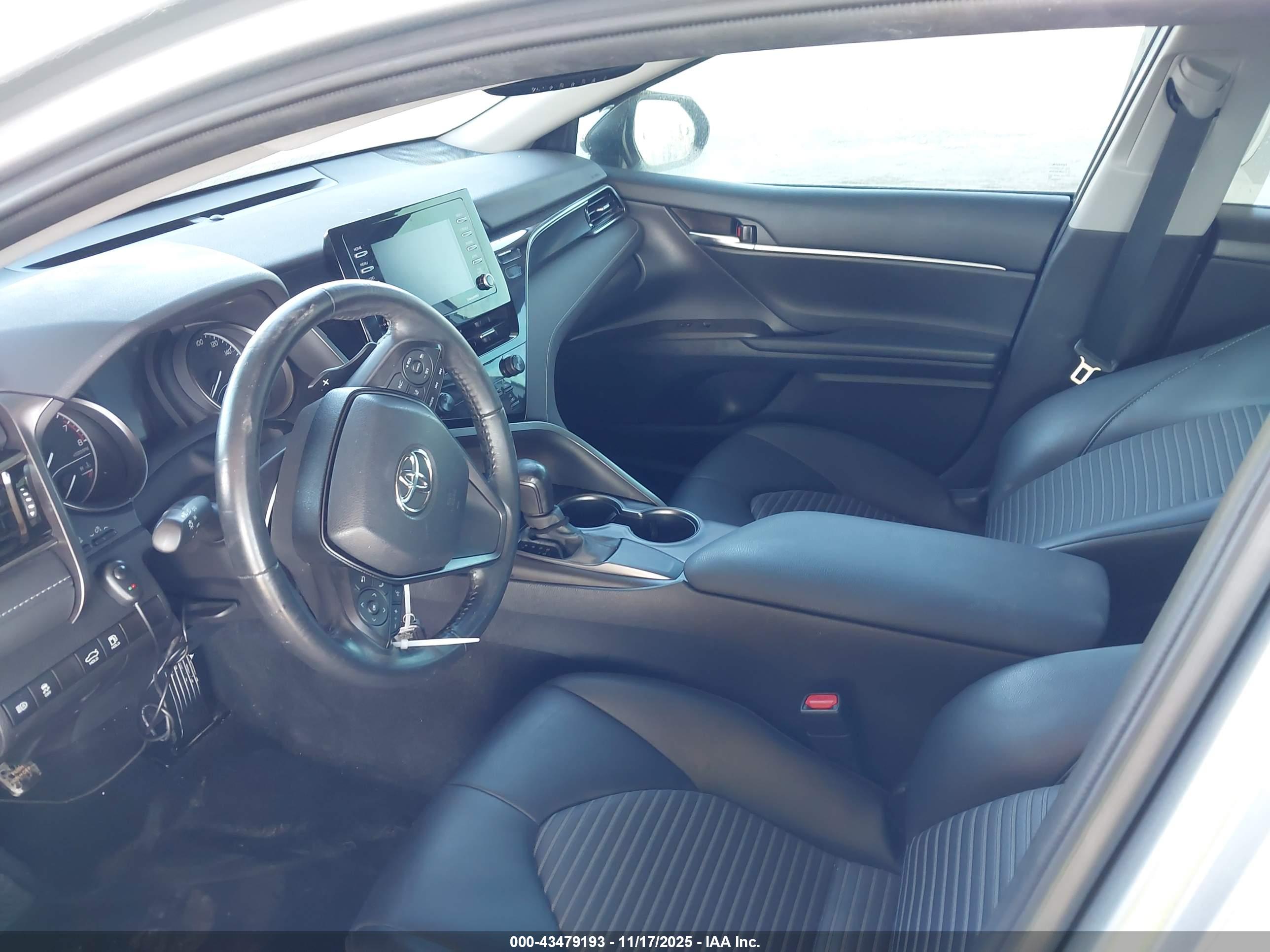TOYOTA CAMRY image 5