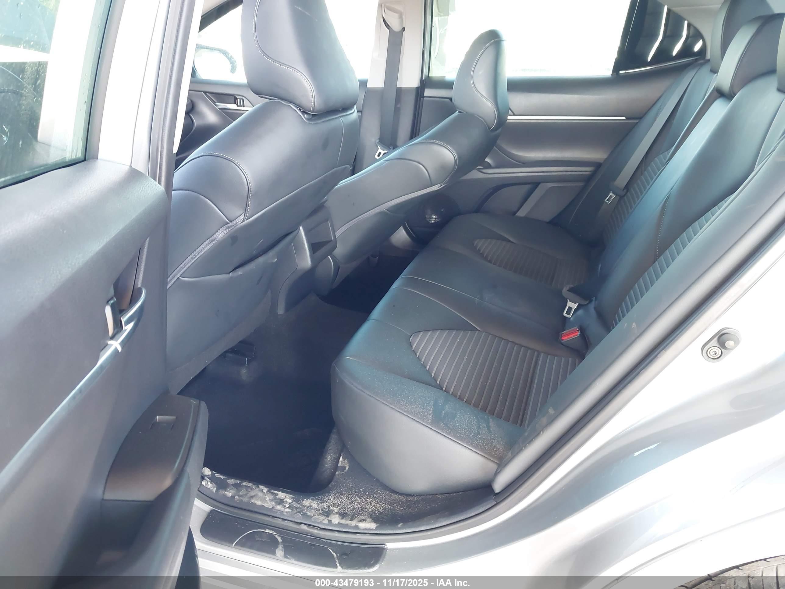 TOYOTA CAMRY image 8