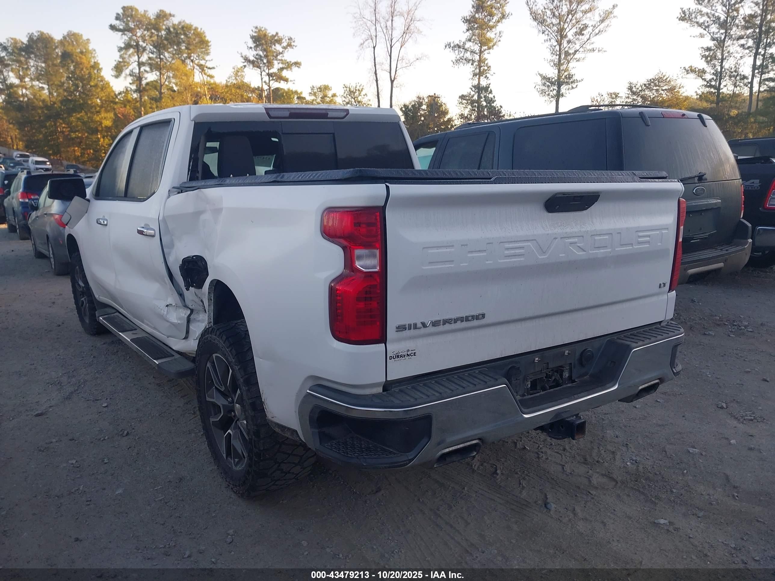 CHEVROLET SILVERADO image 3