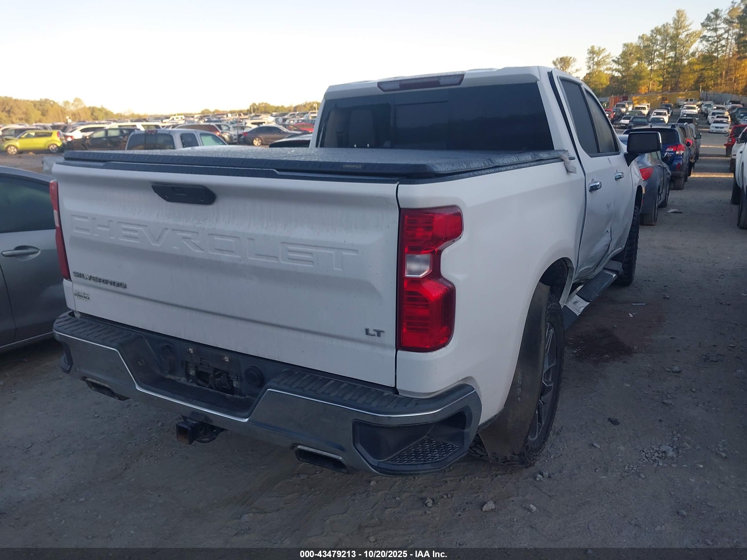 CHEVROLET SILVERADO image 4
